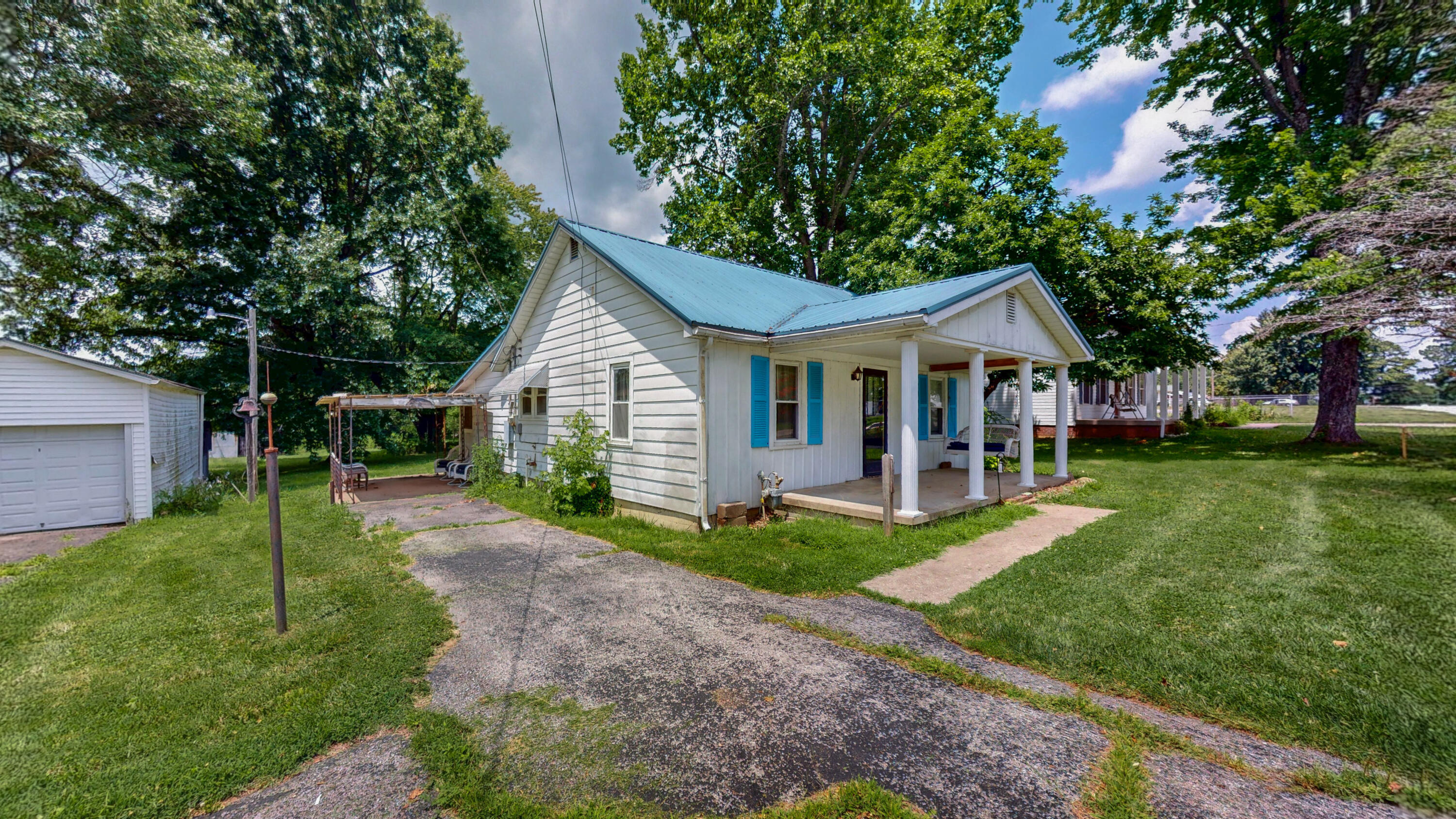 1681 Old Frankfort Road Property Photo 4