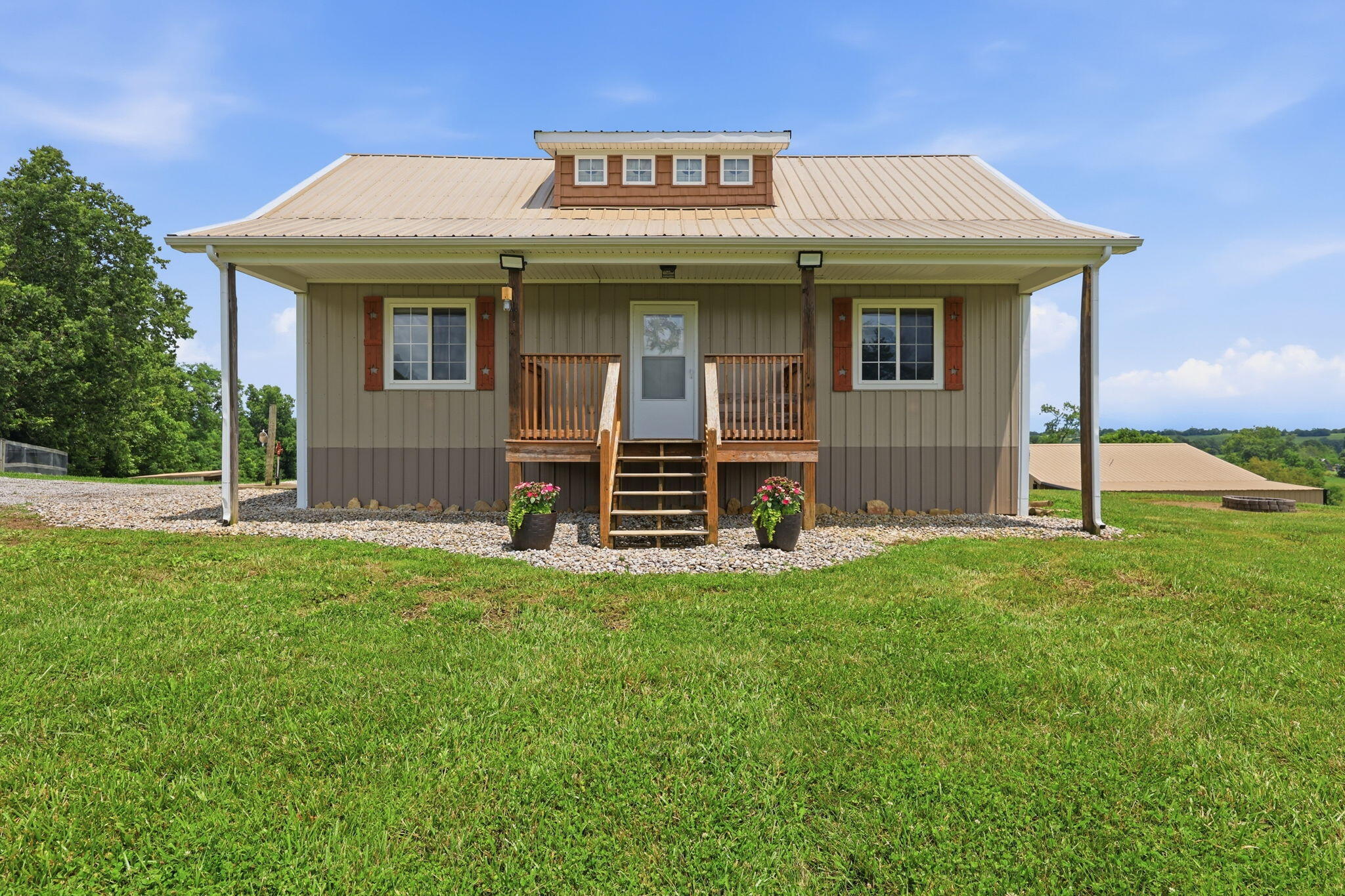 6888 Bybee Road Property Photo 1