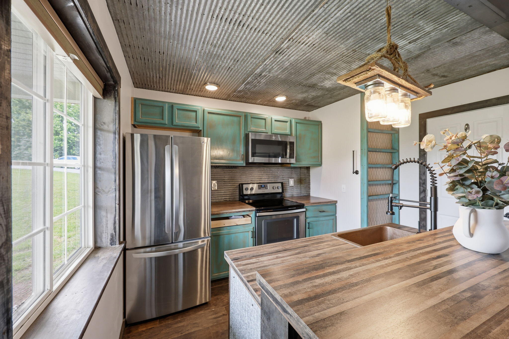 6888 Bybee Road Property Photo 12
