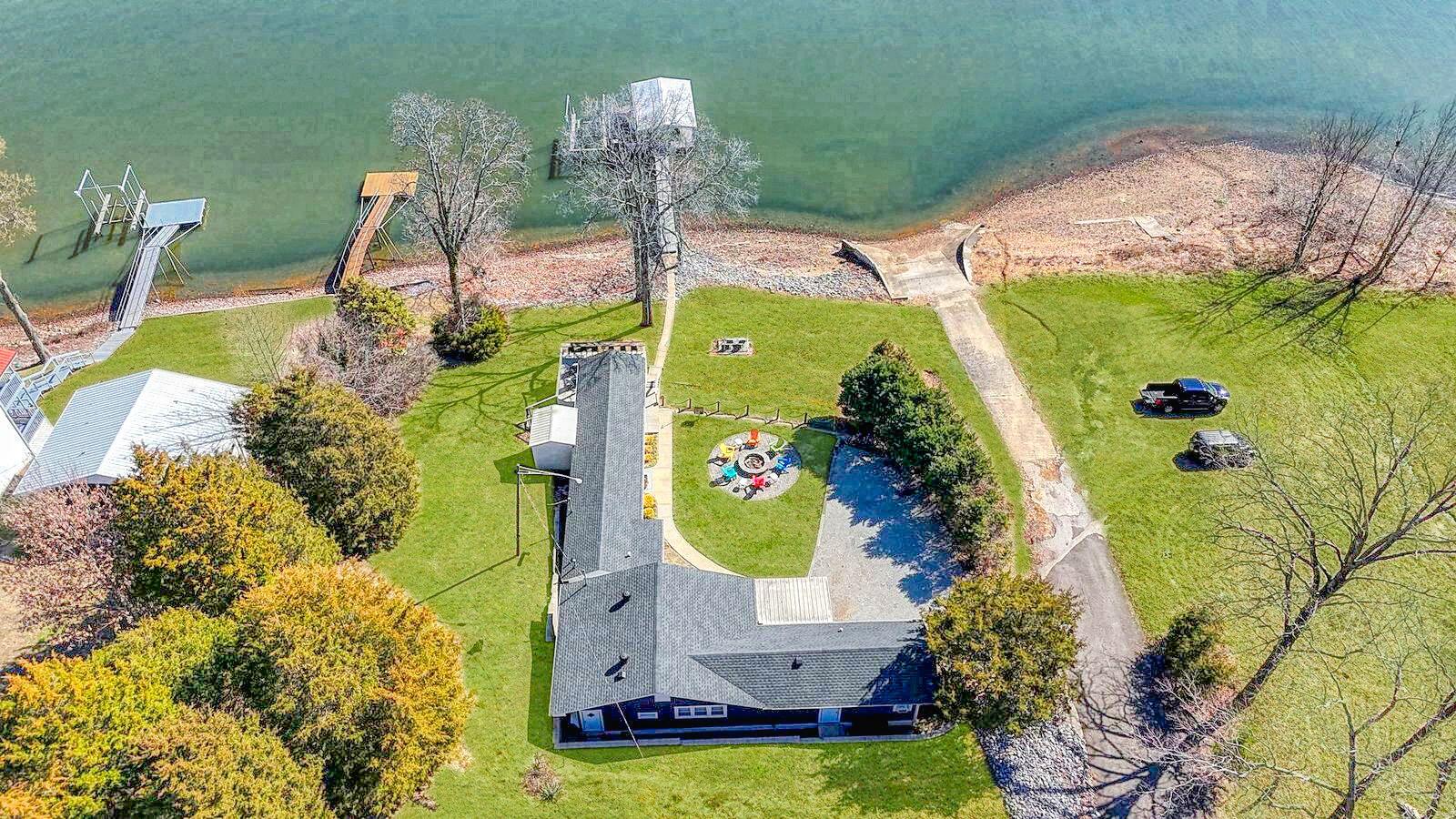 110 Lakeshore Drive Property Photo 4