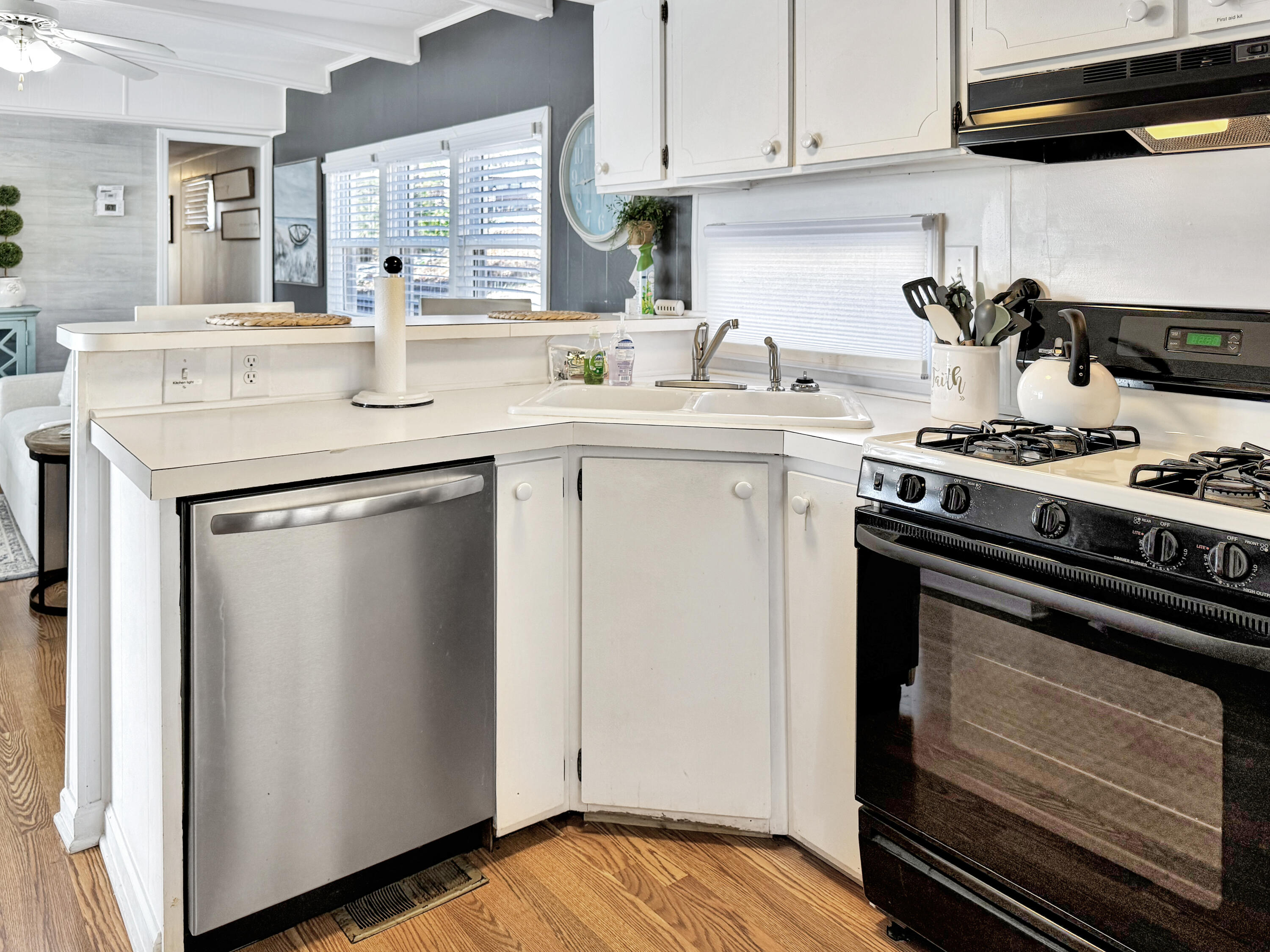 110 Lakeshore Drive Property Photo 15