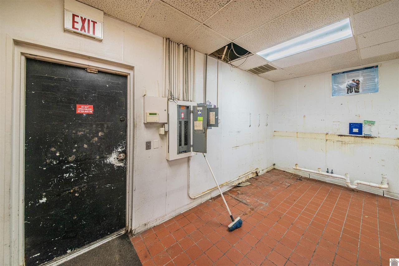 3240 Lone Oak Road Suite D Property Photo 15