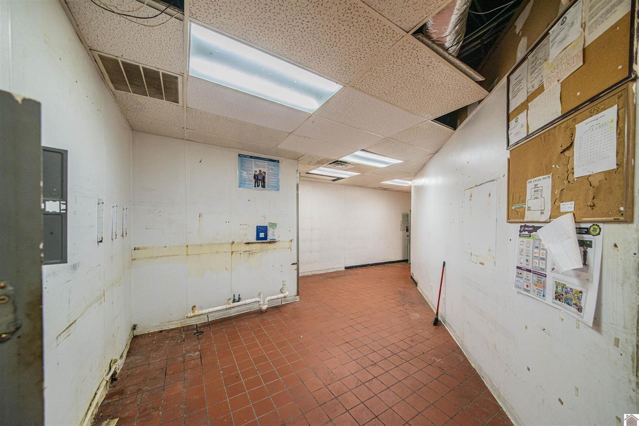 3240 Lone Oak Road Suite D Property Photo 19