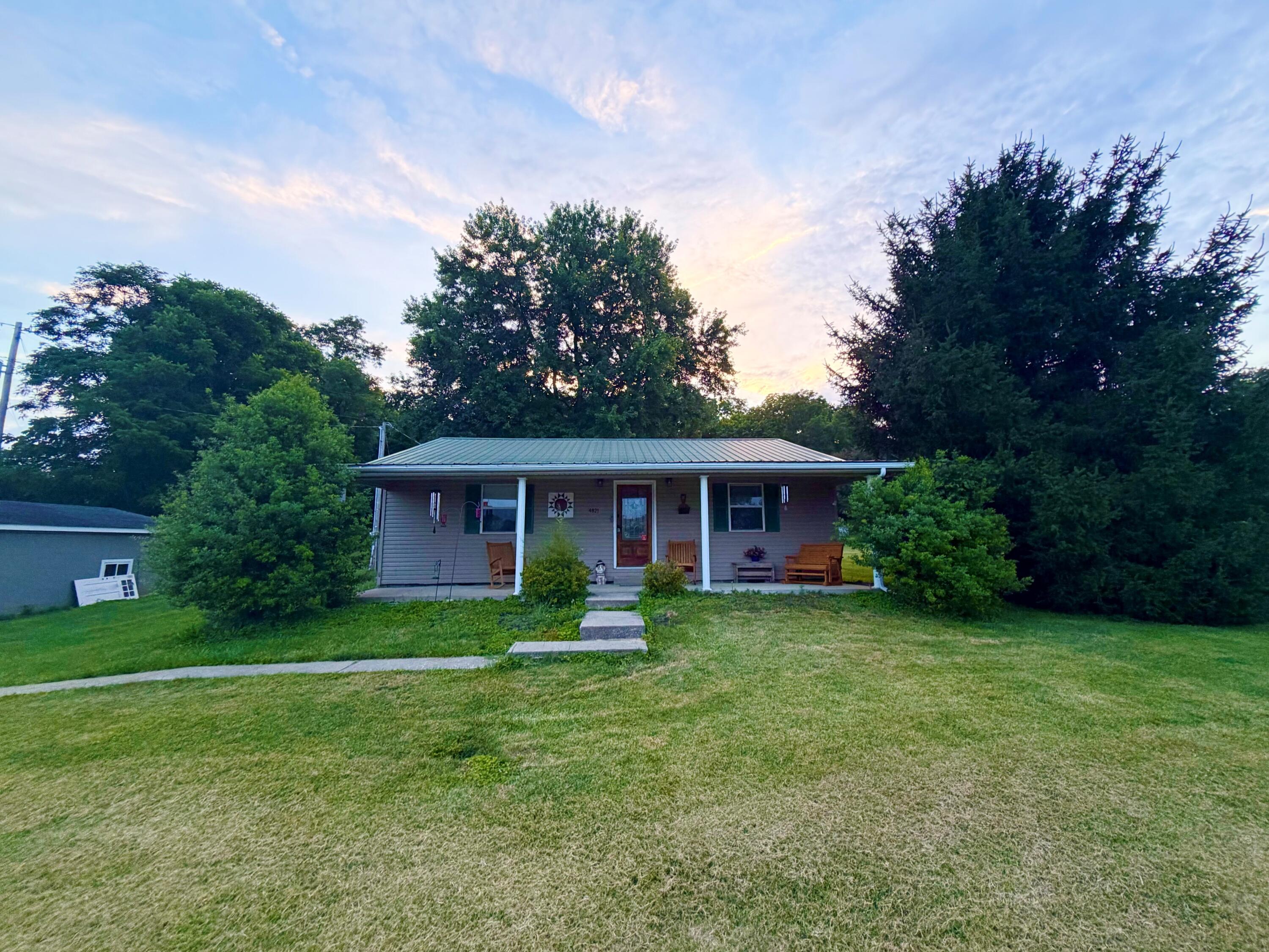 4821 Maysville Road Property Photo 2