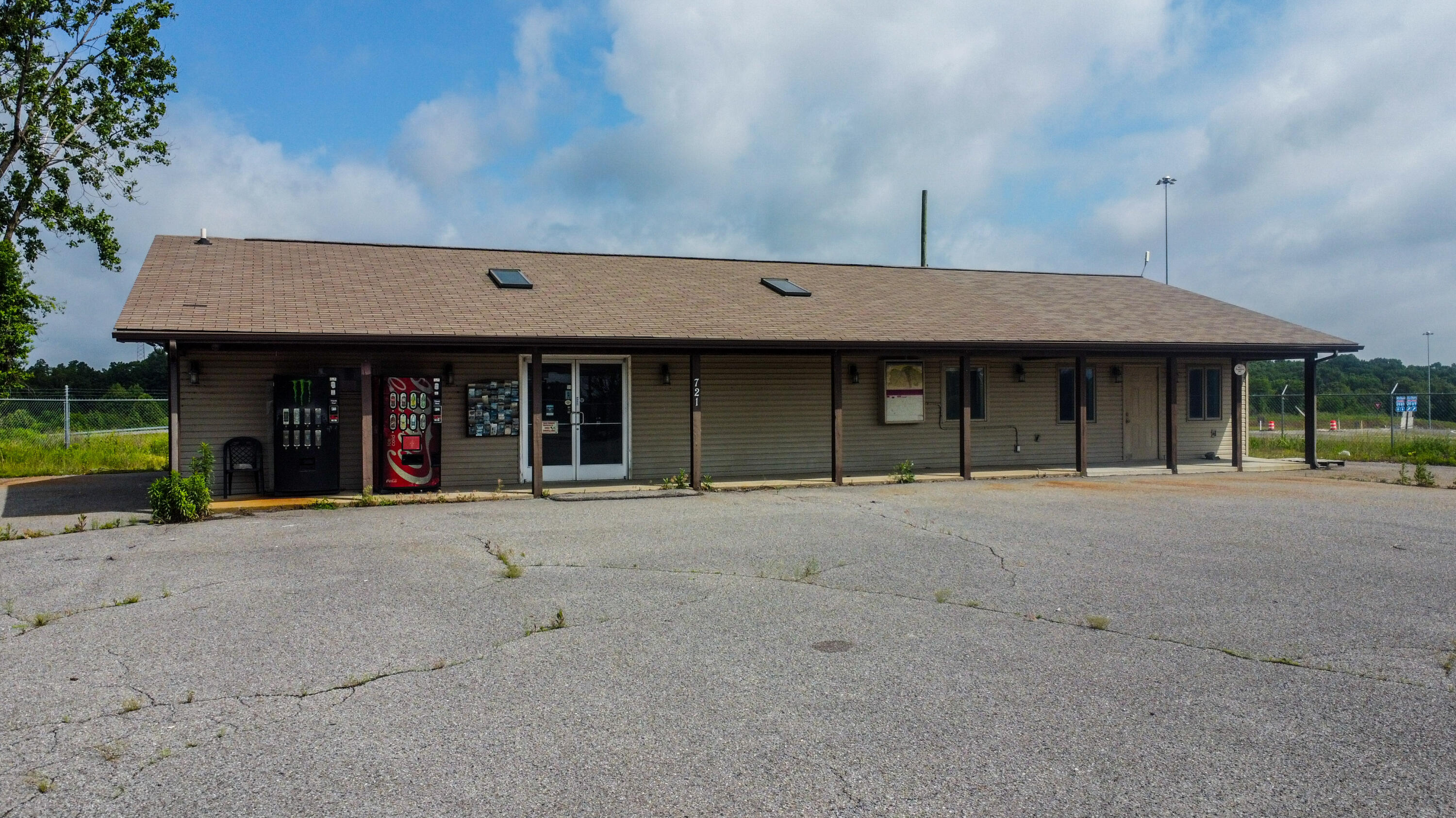 721 Complex Drive Property Photo 24