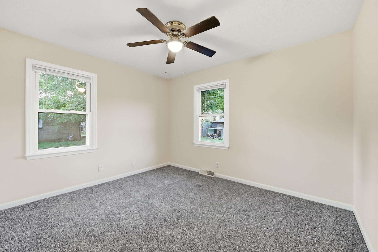 321 Sunset Drive Property Photo 14