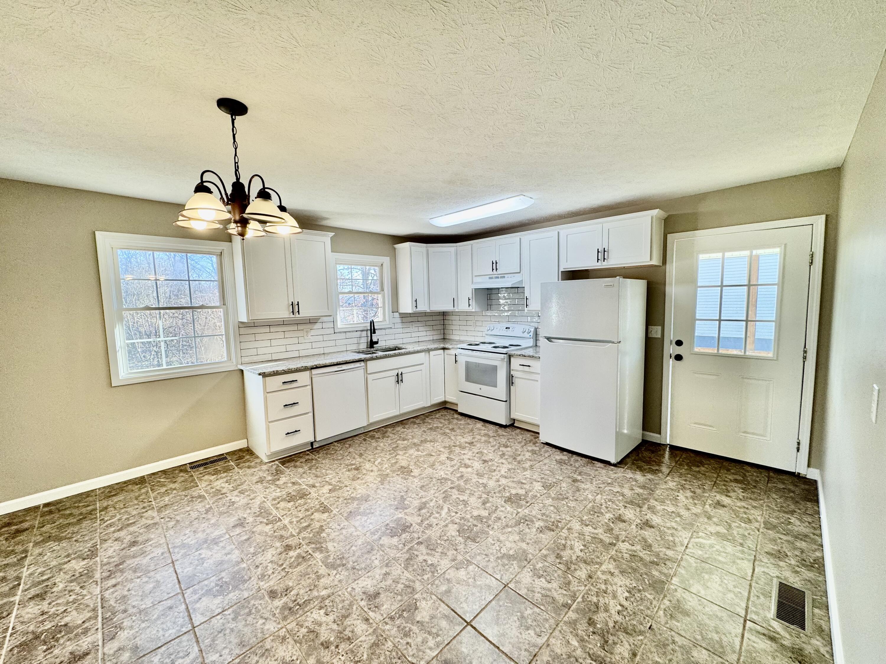 509 Hillview Drive Property Photo 8