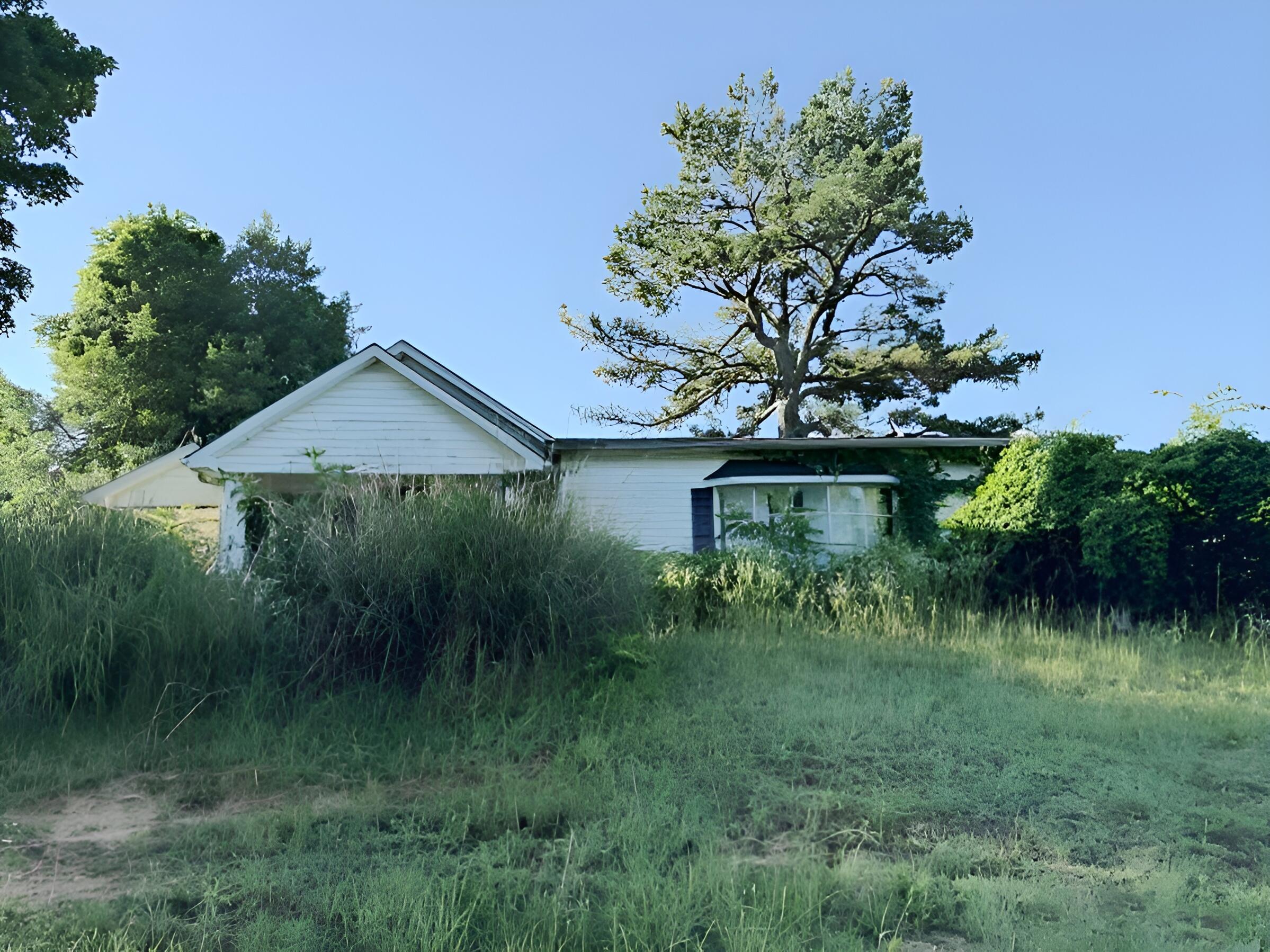 571 Ayers Lane Property Photo 3