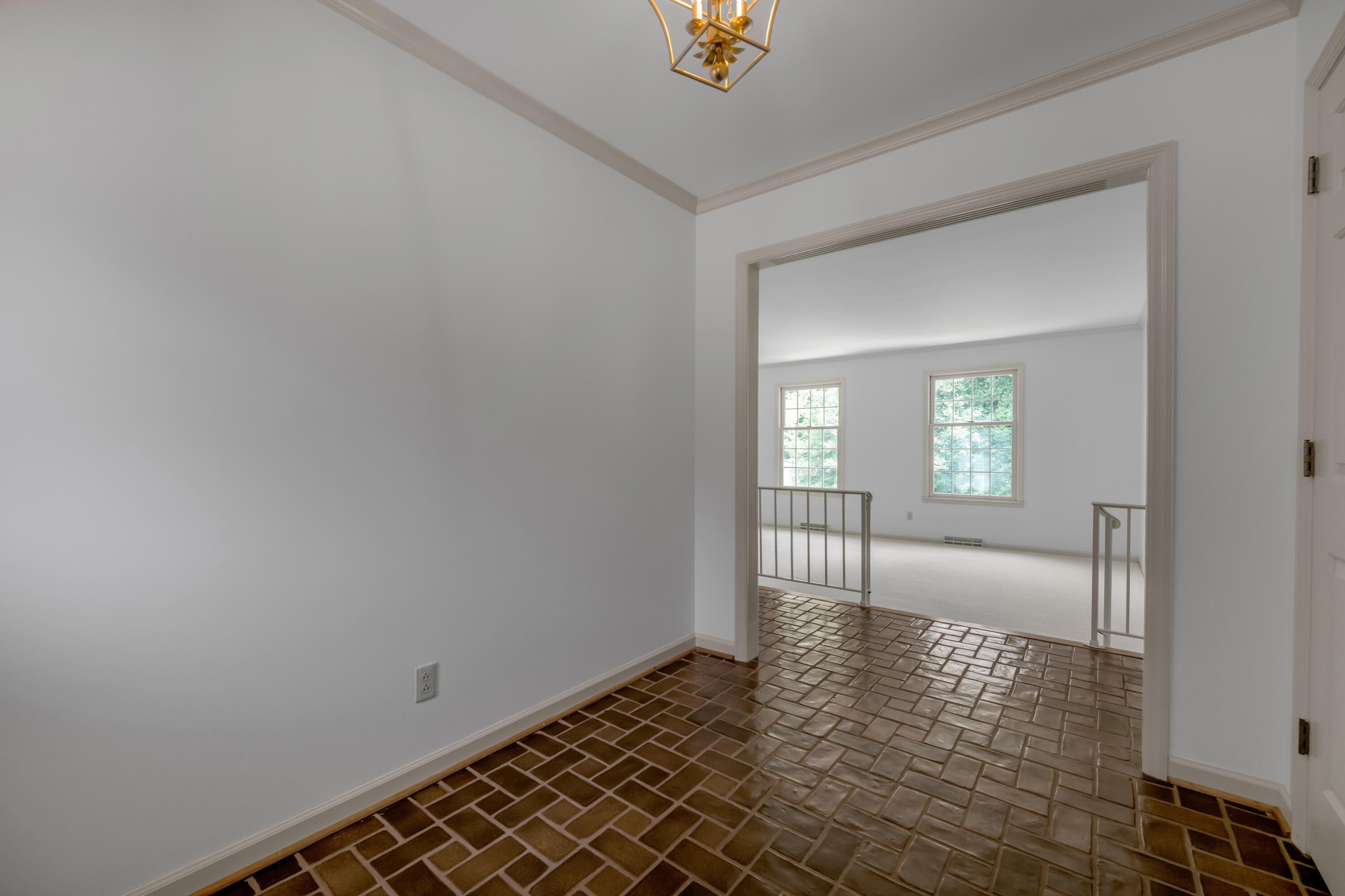 924 Chinoe Road Property Photo 6