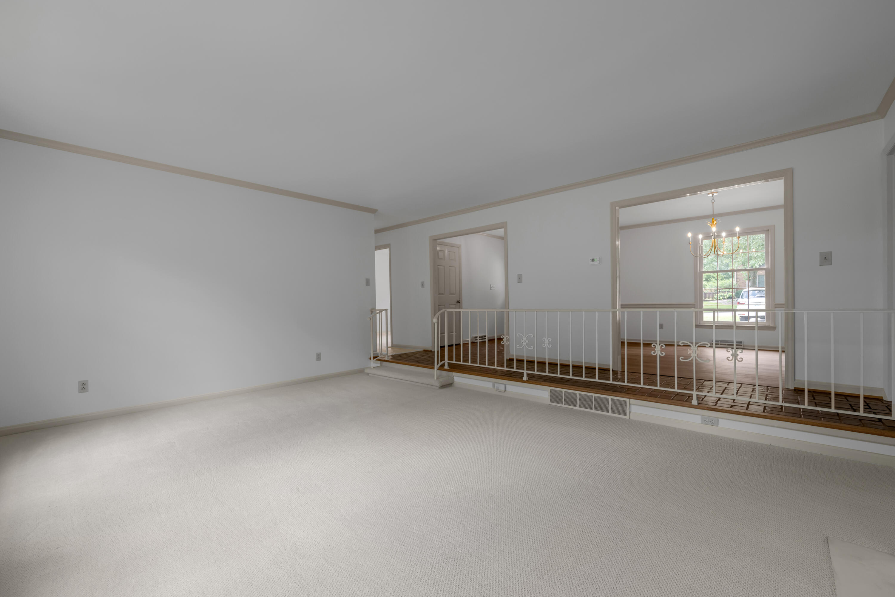 924 Chinoe Road Property Photo 9