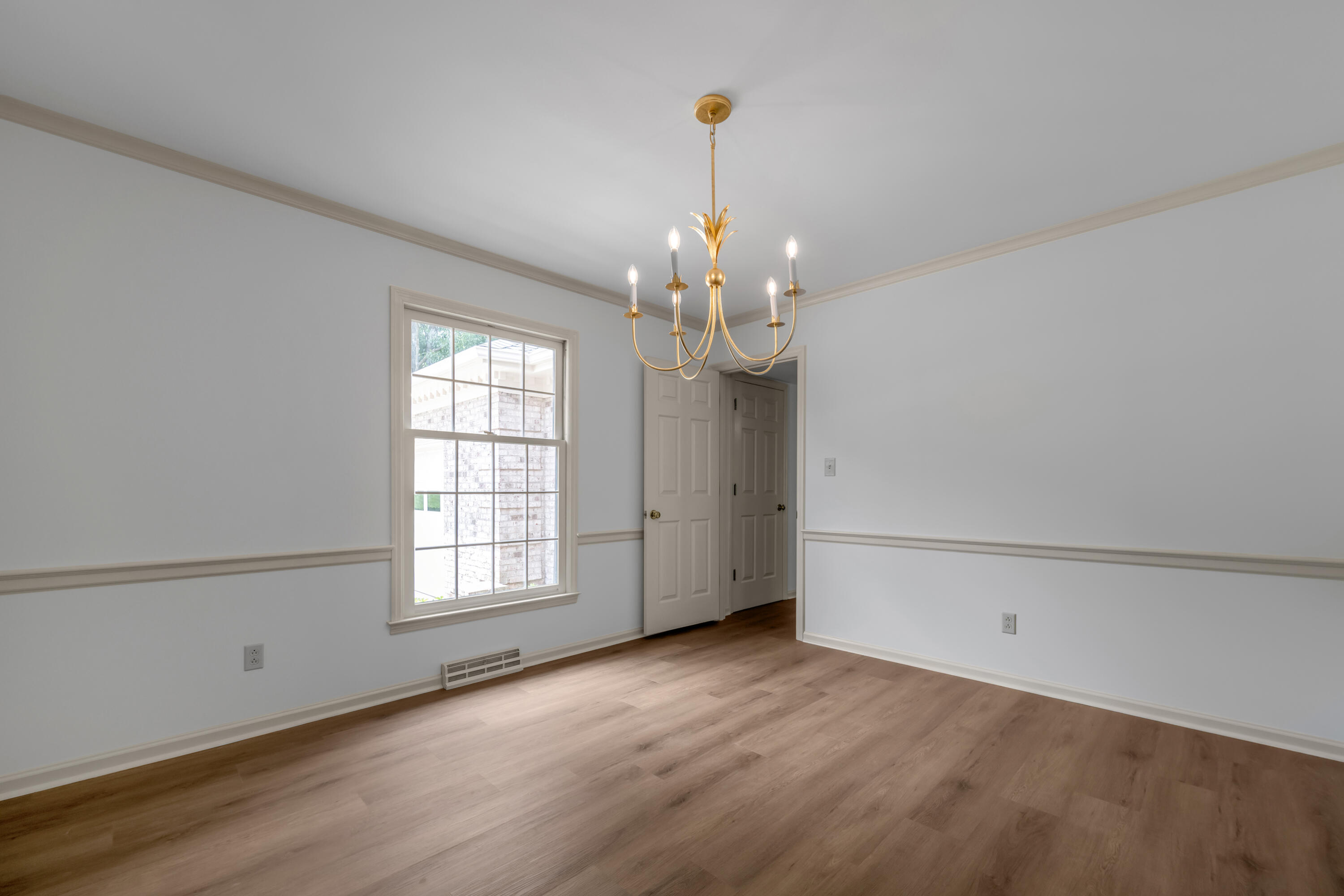 924 Chinoe Road Property Photo 10