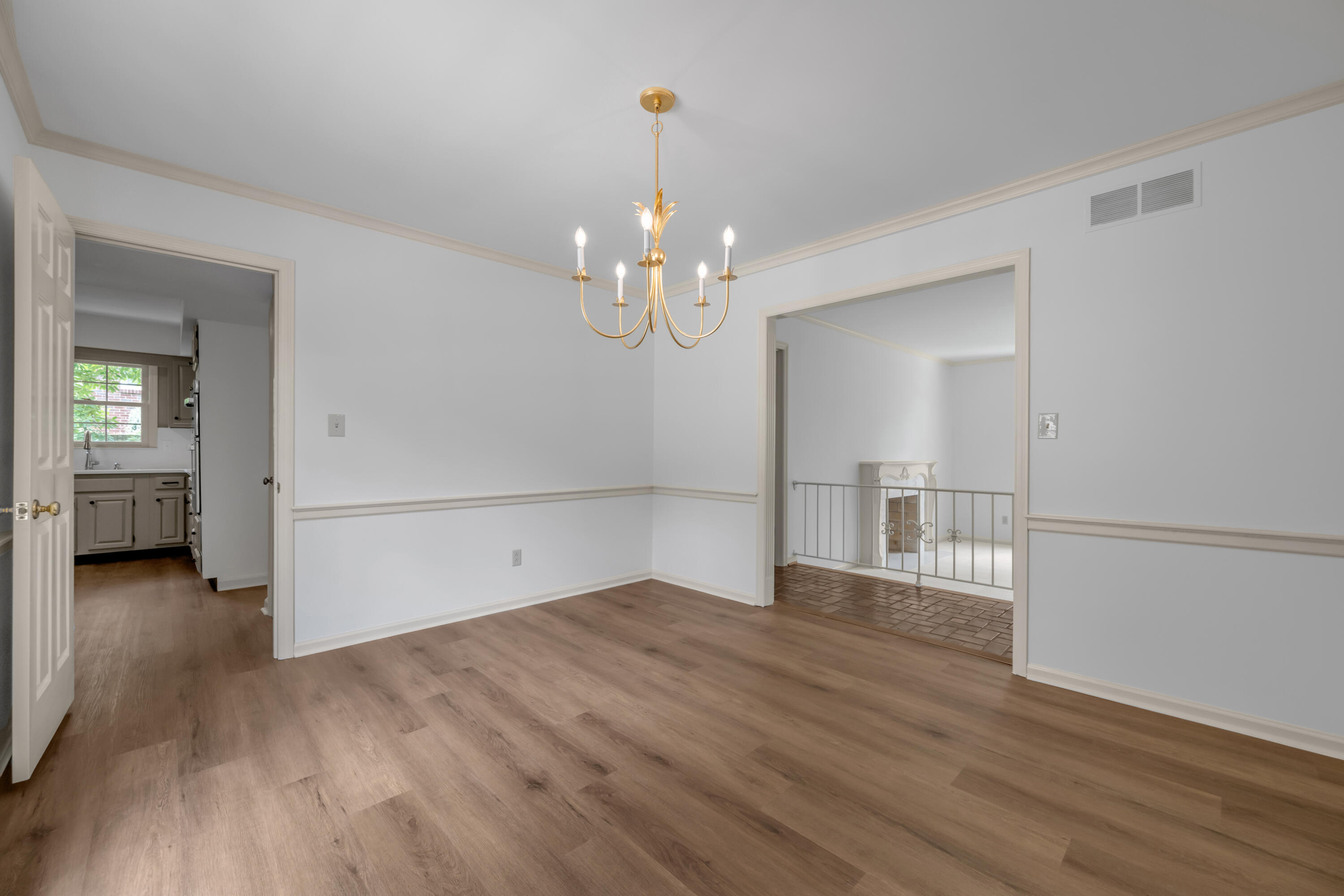 924 Chinoe Road Property Photo 11