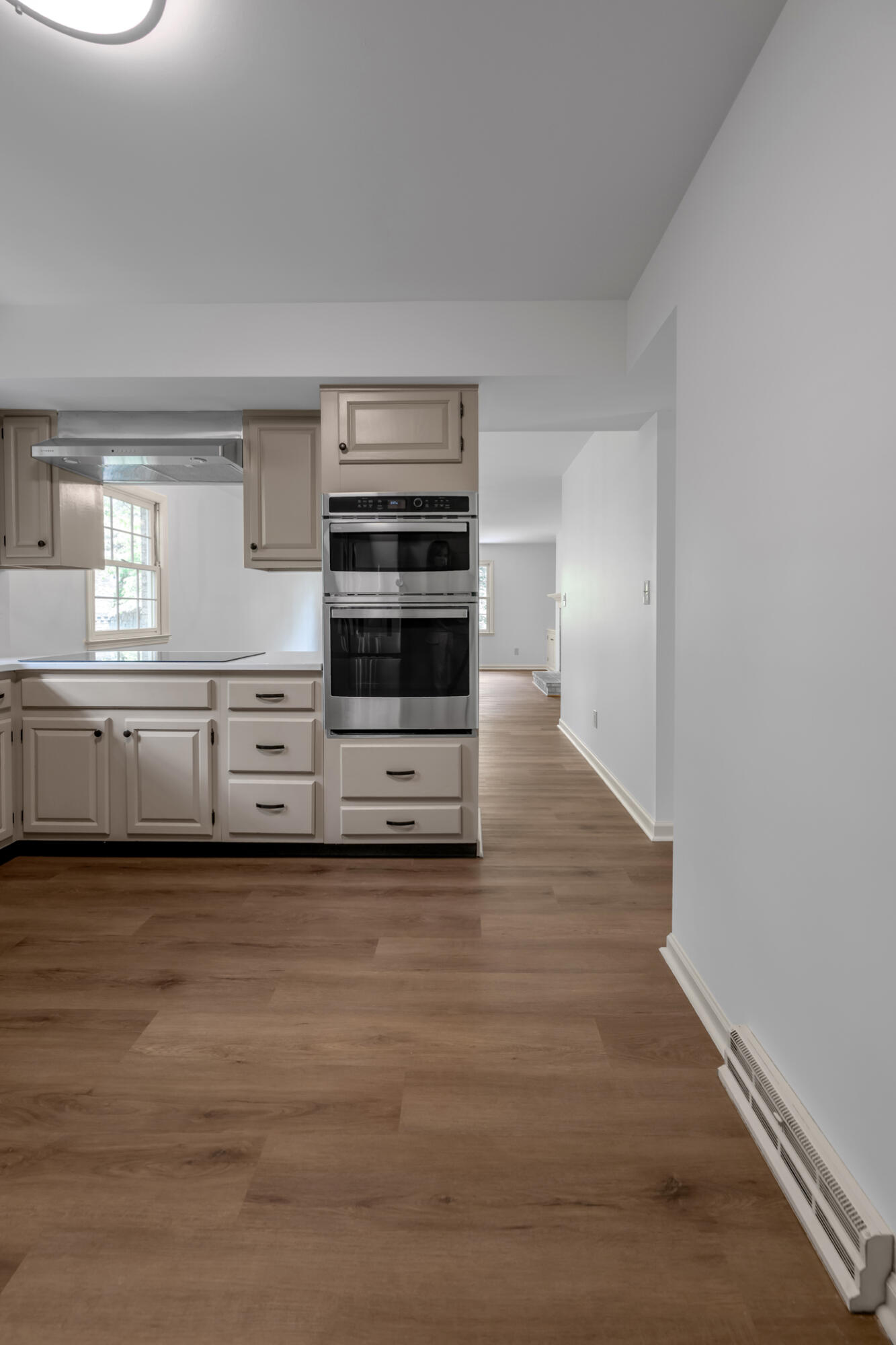 924 Chinoe Road Property Photo 14