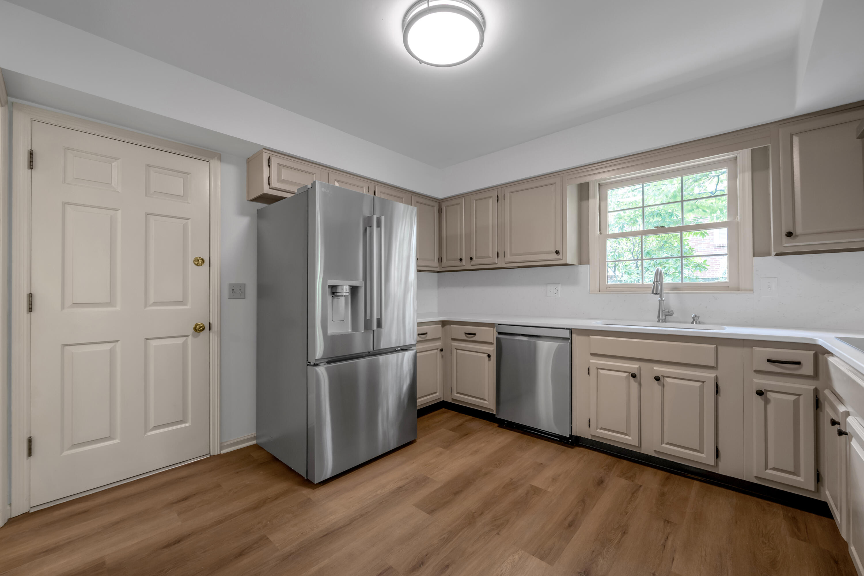 924 Chinoe Road Property Photo 16