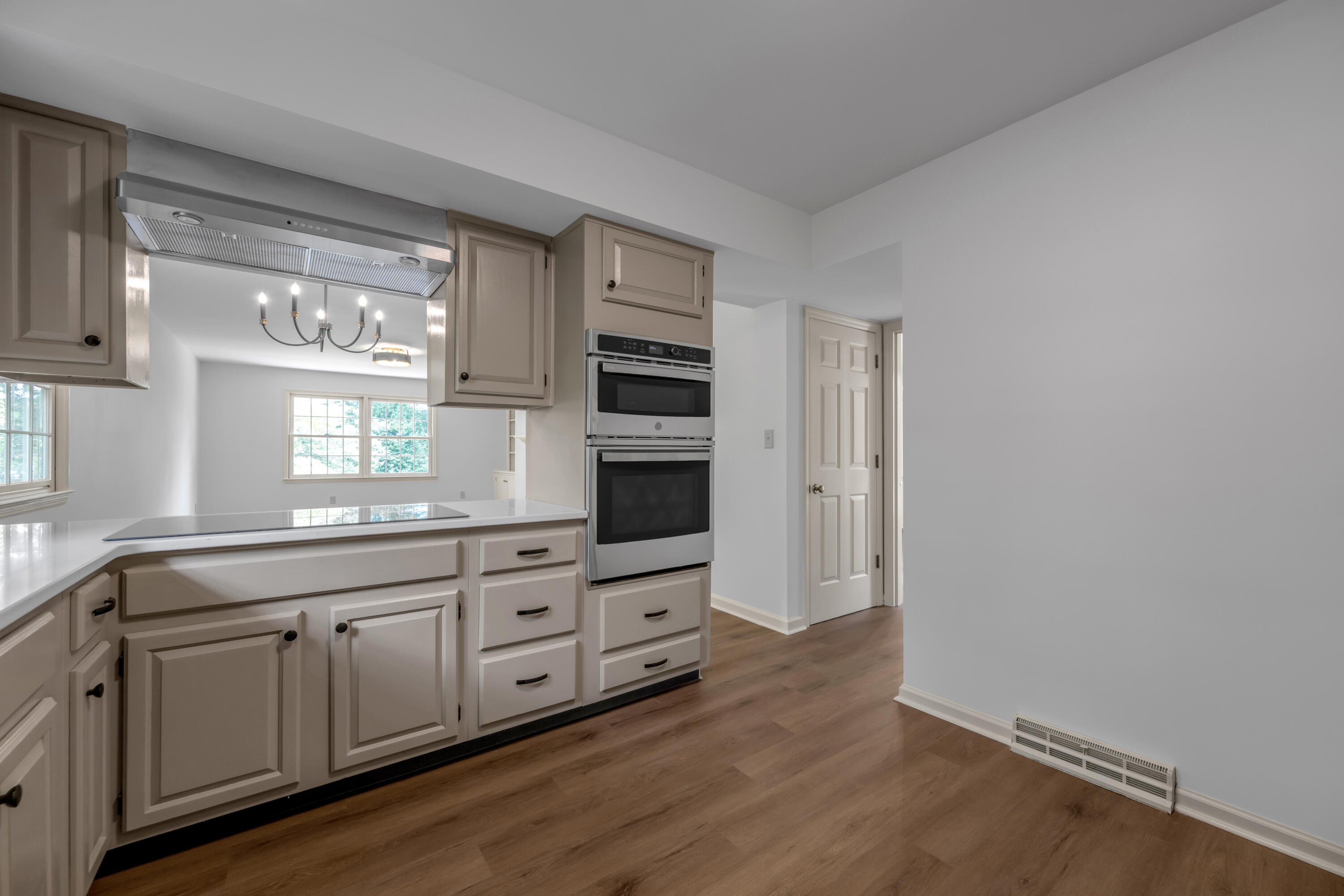 924 Chinoe Road Property Photo 19