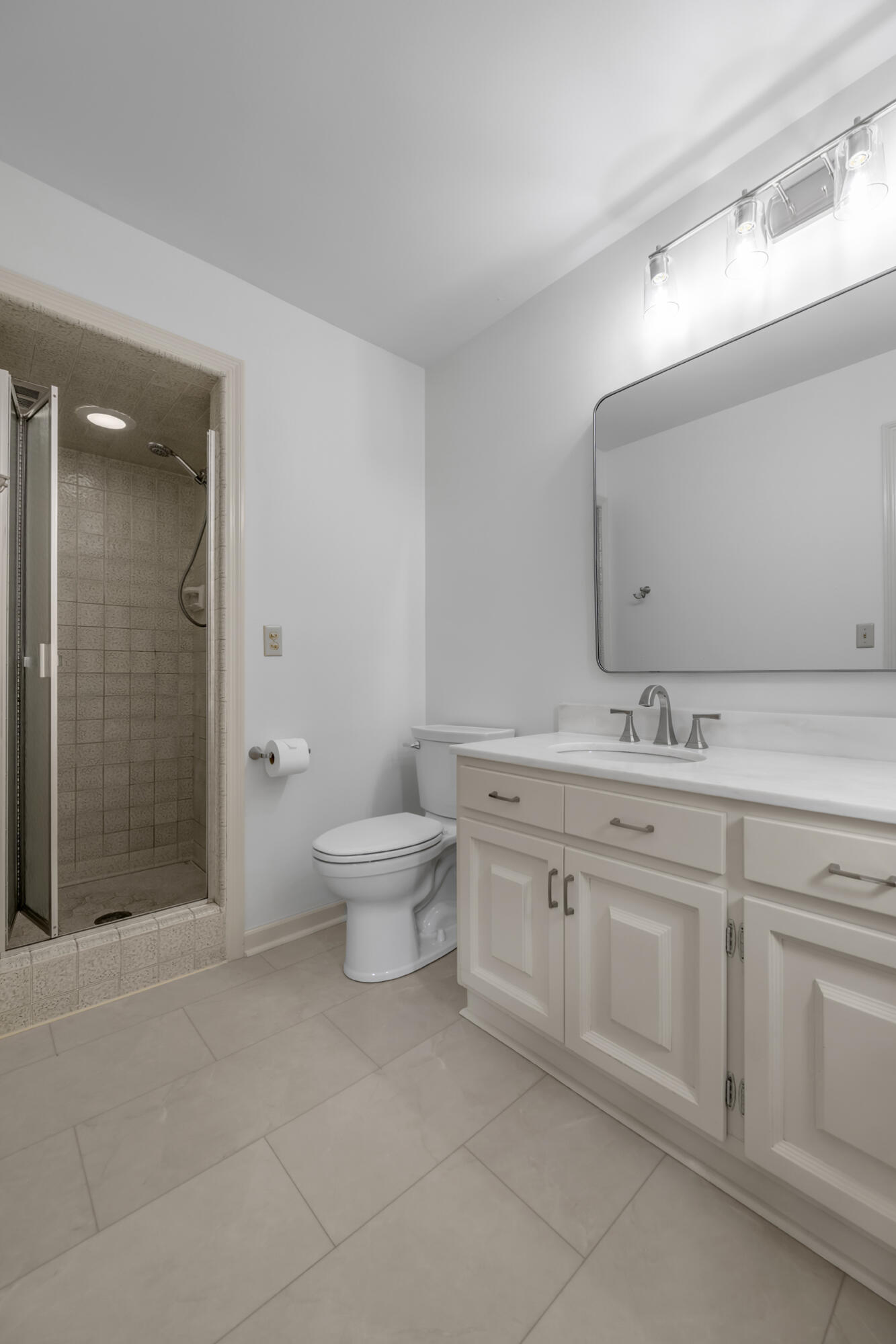 924 Chinoe Road Property Photo 34