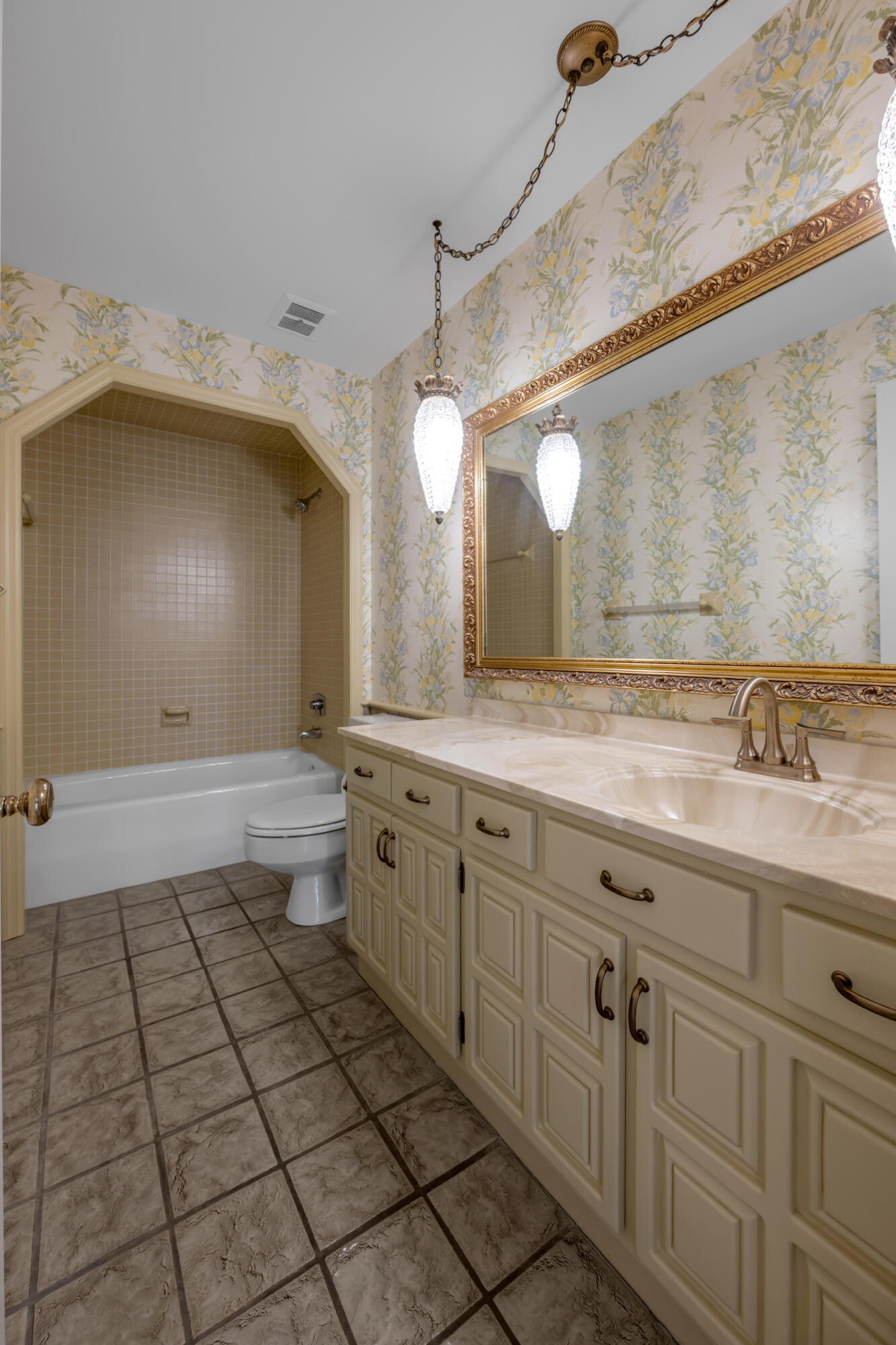924 Chinoe Road Property Photo 44