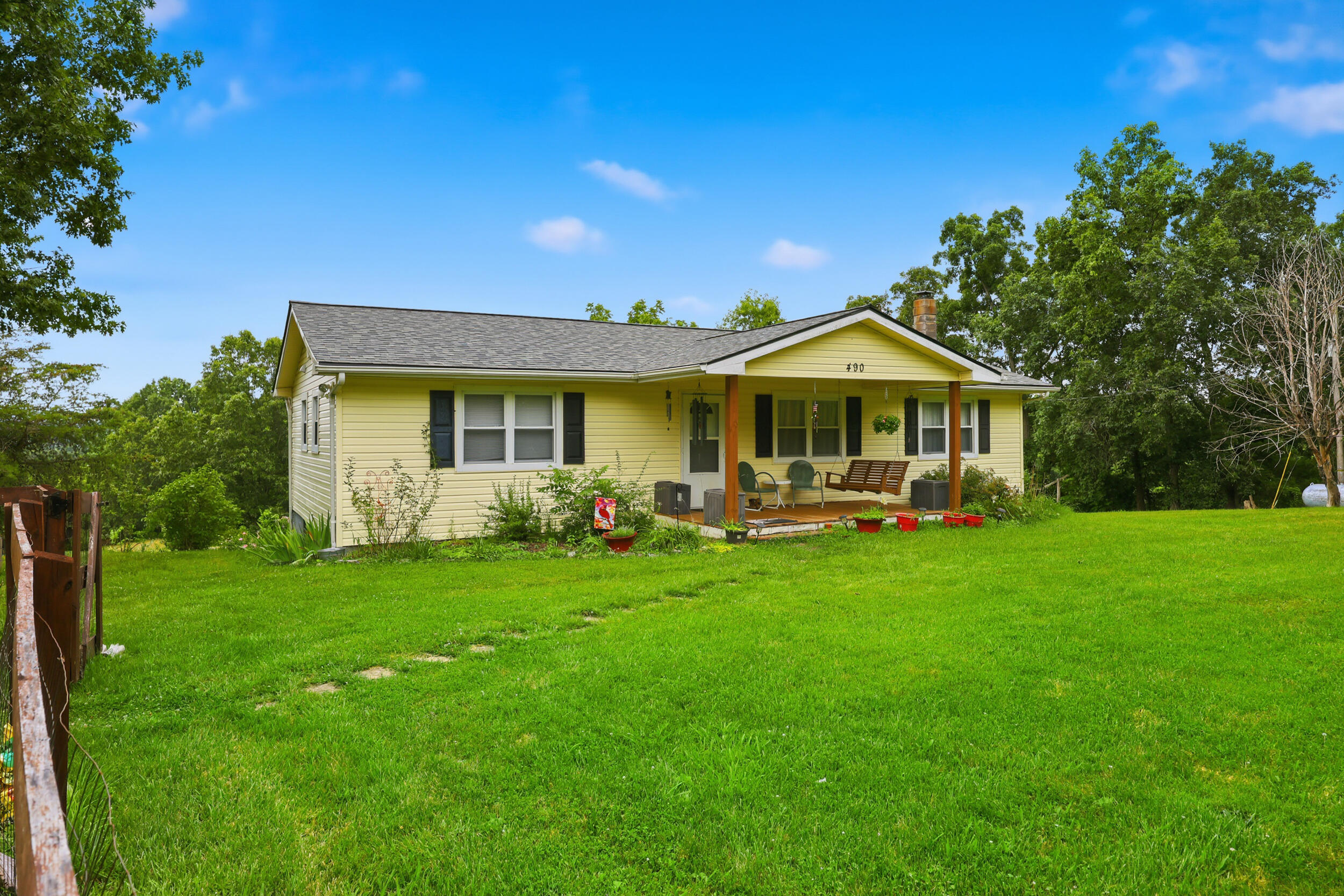 490 Marshall Pike Property Photo 1