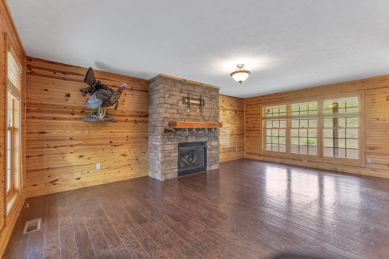 408 Holt Road Property Photo 8