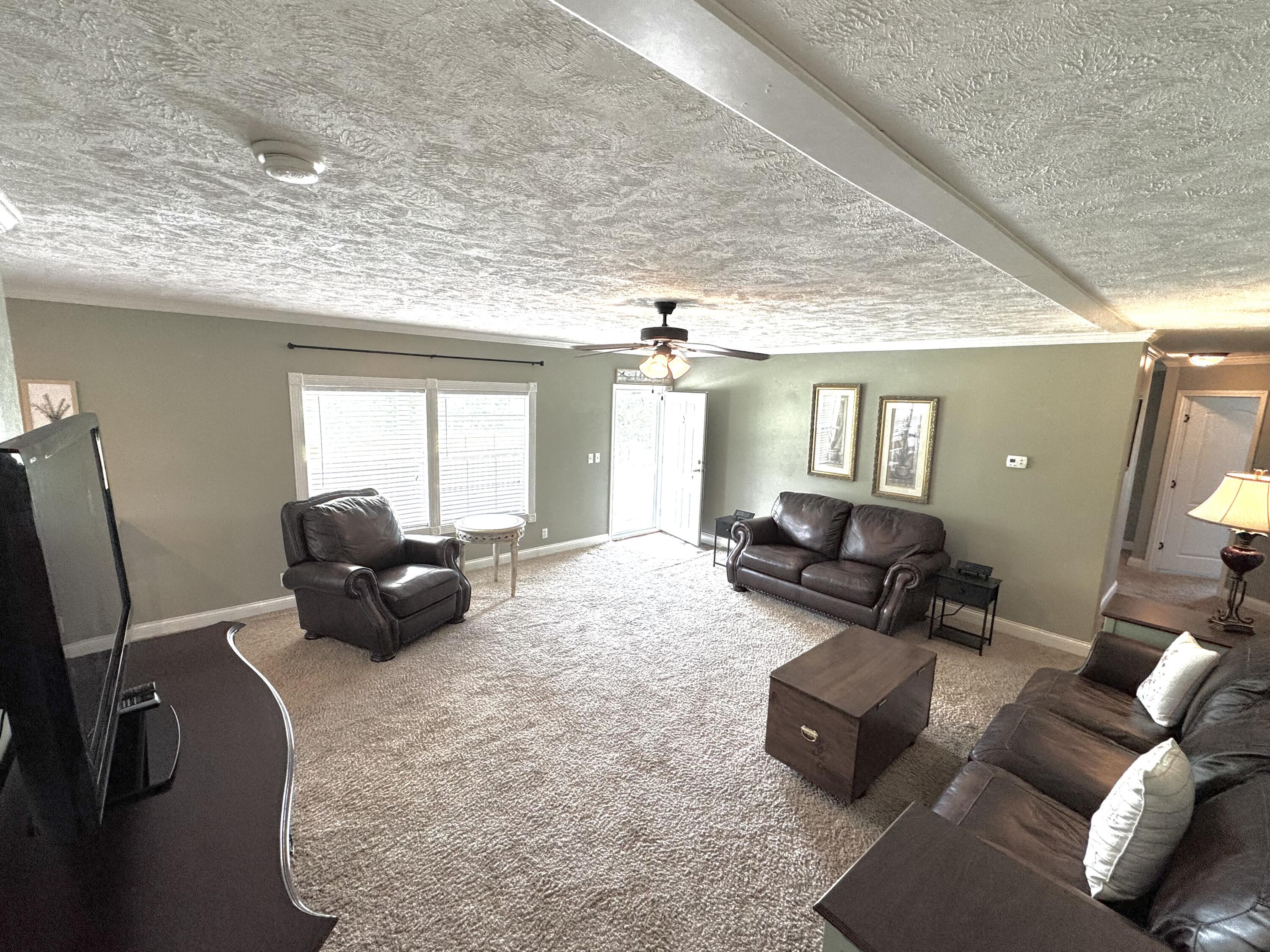 660 Steven Lane Property Photo 3