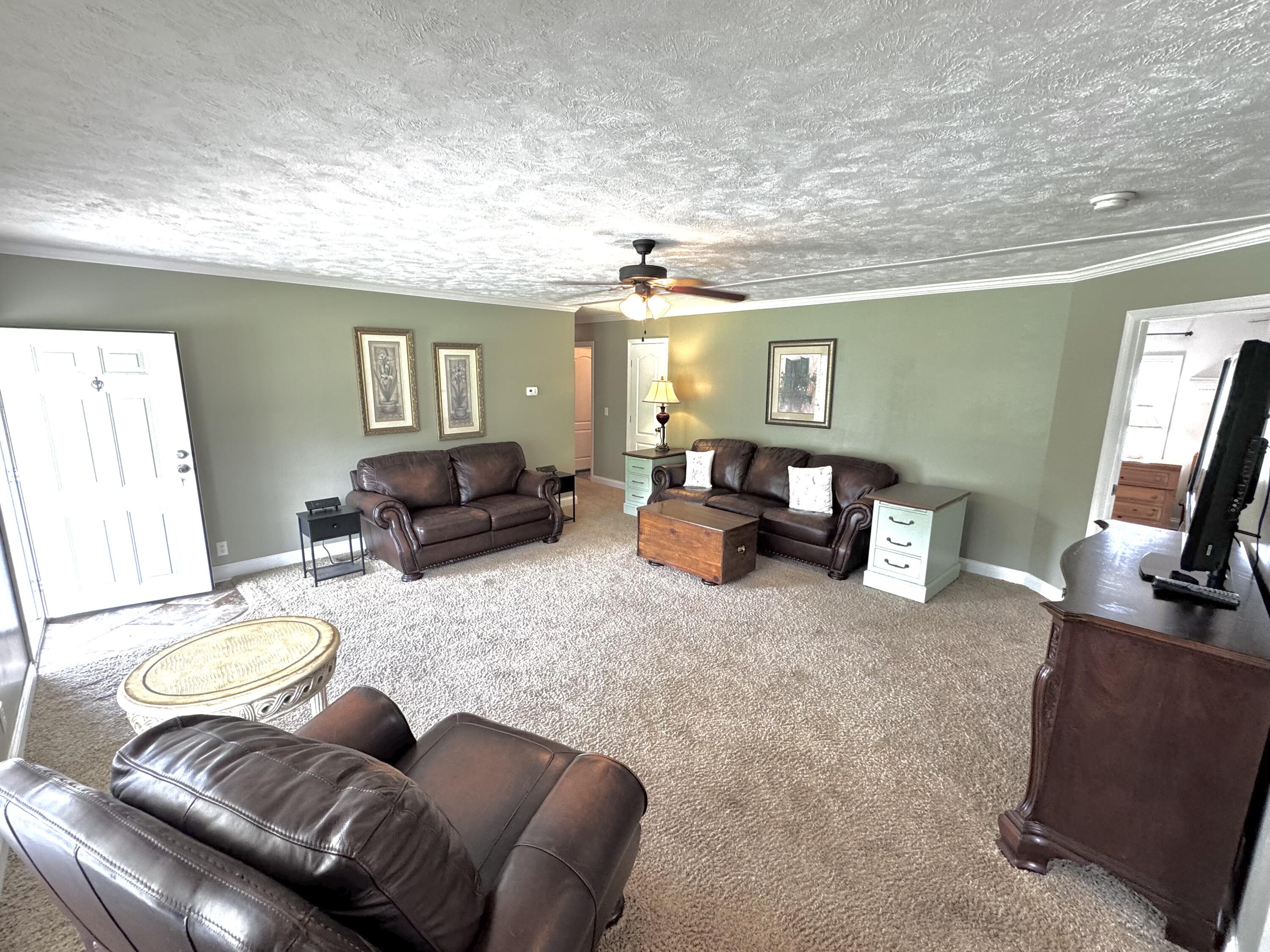 660 Steven Lane Property Photo 4