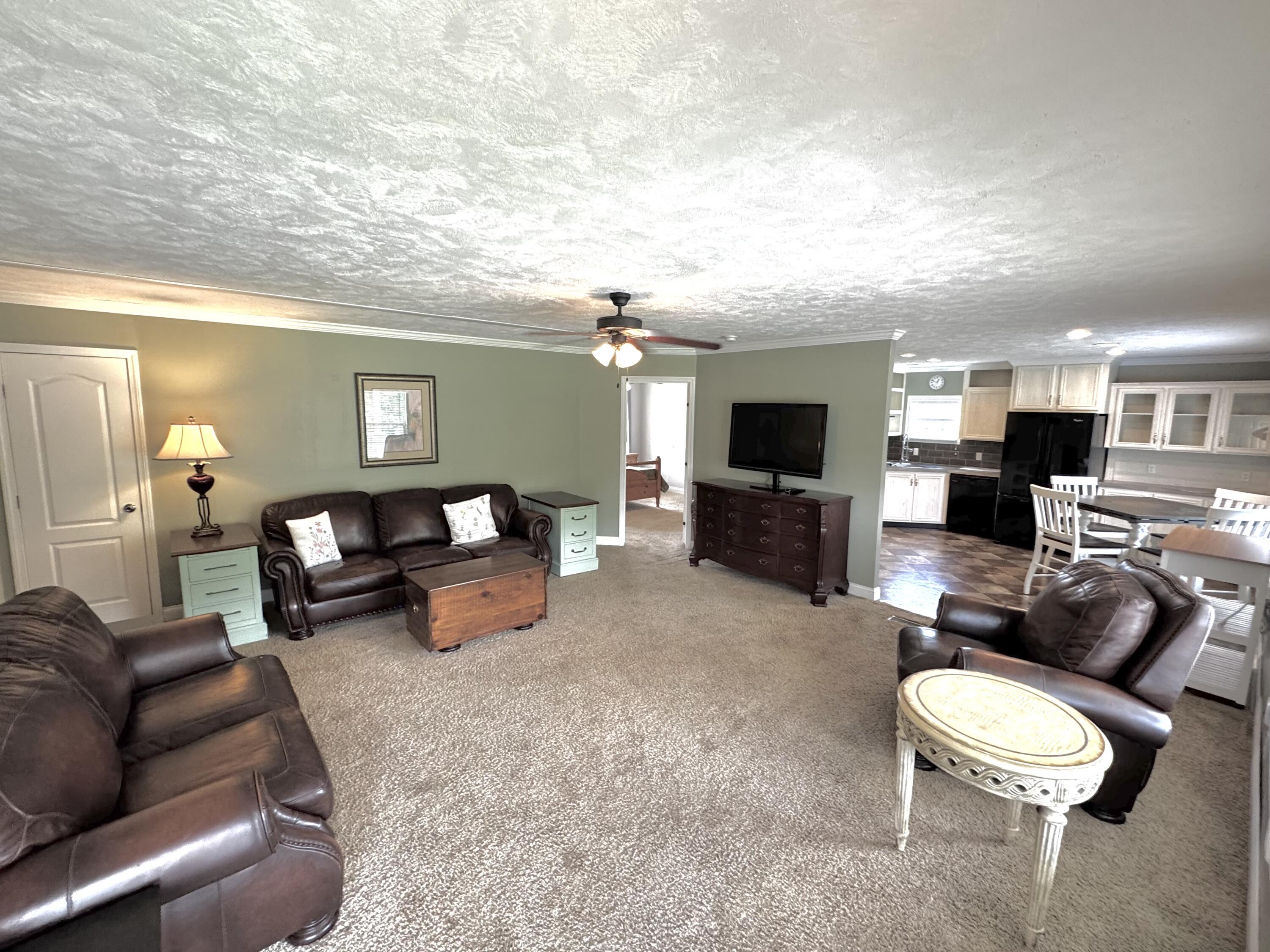 660 Steven Lane Property Photo 5