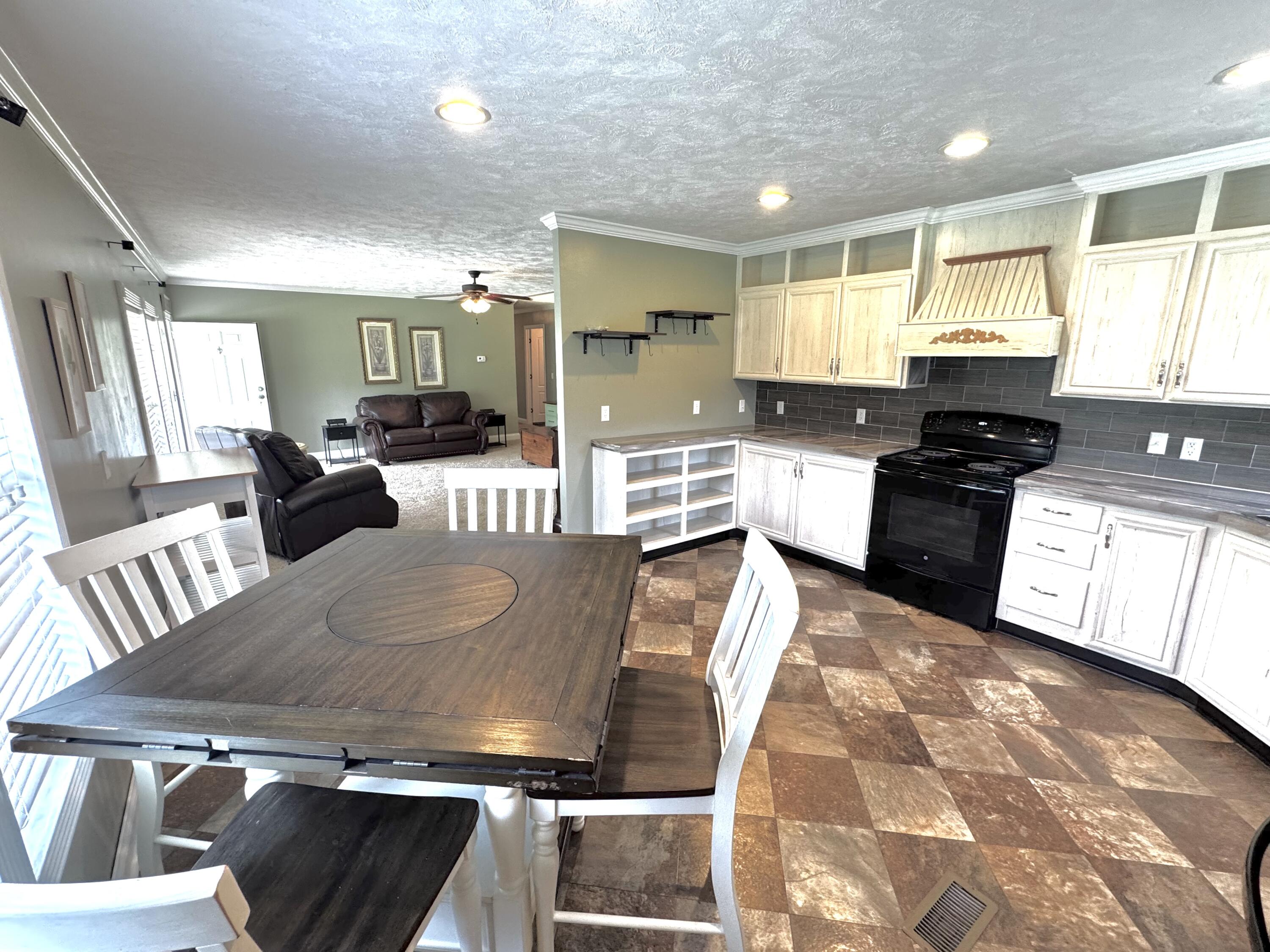 660 Steven Lane Property Photo 7