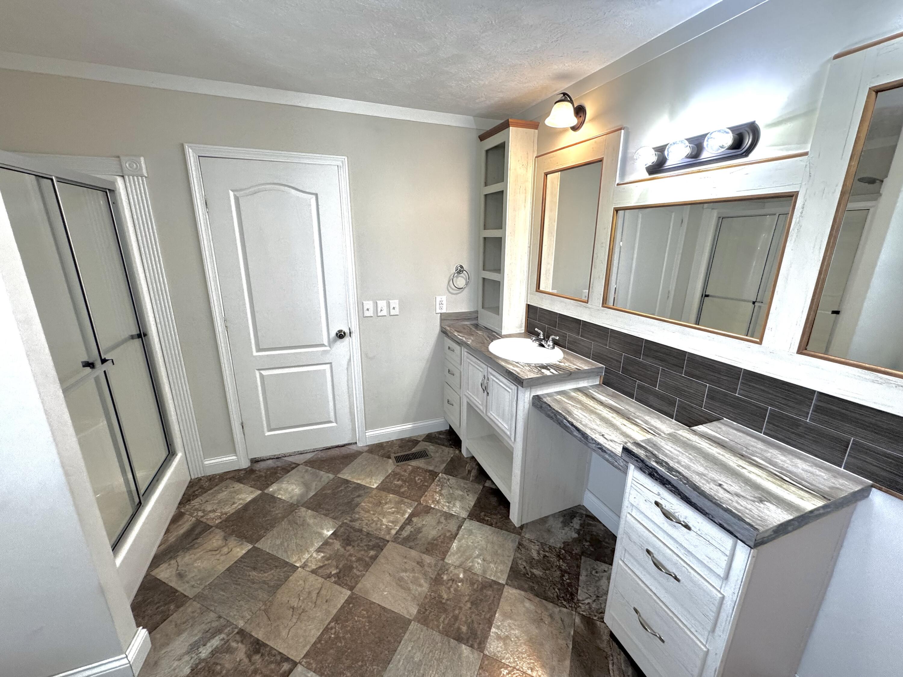 660 Steven Lane Property Photo 13