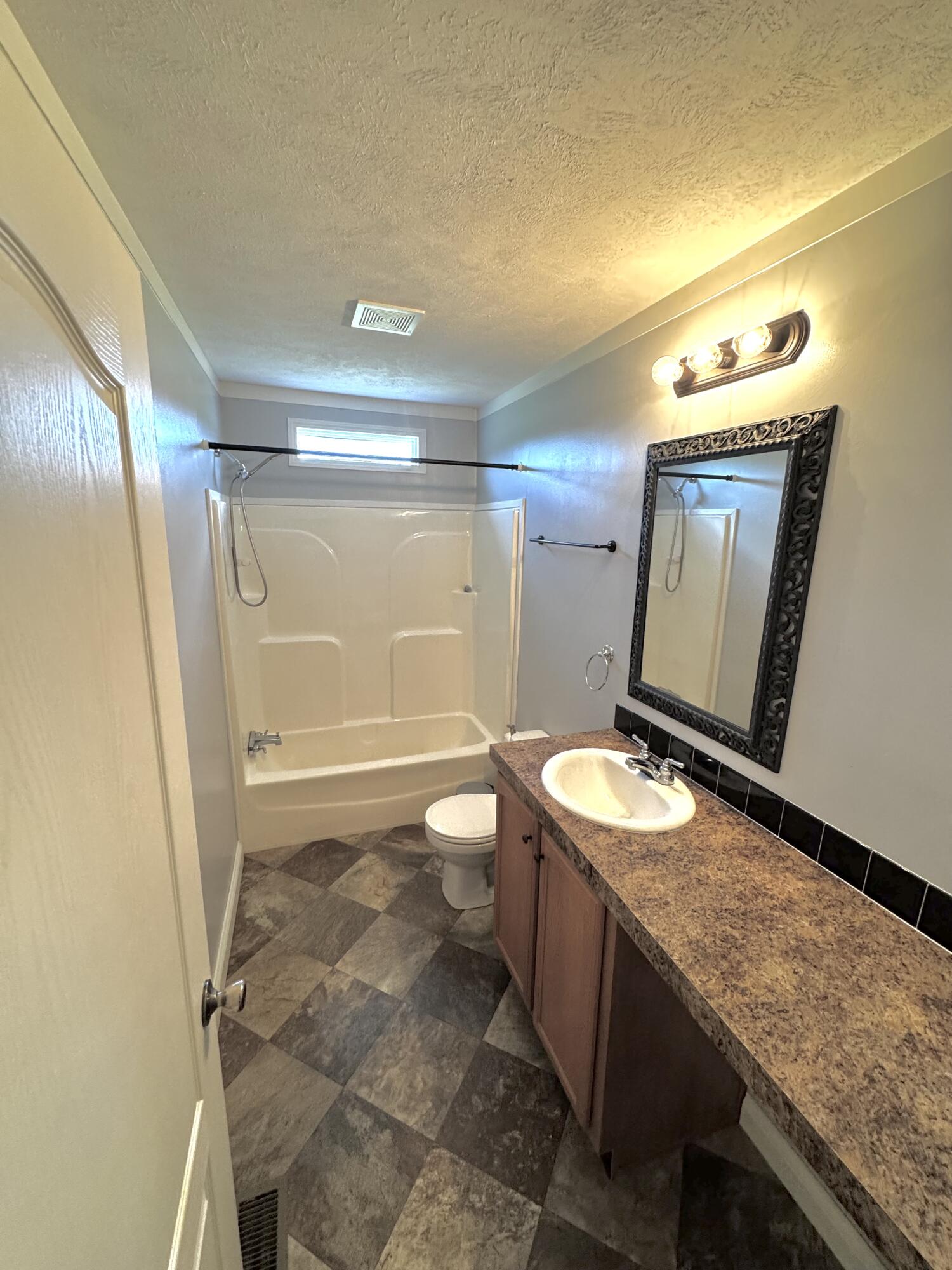 660 Steven Lane Property Photo 16