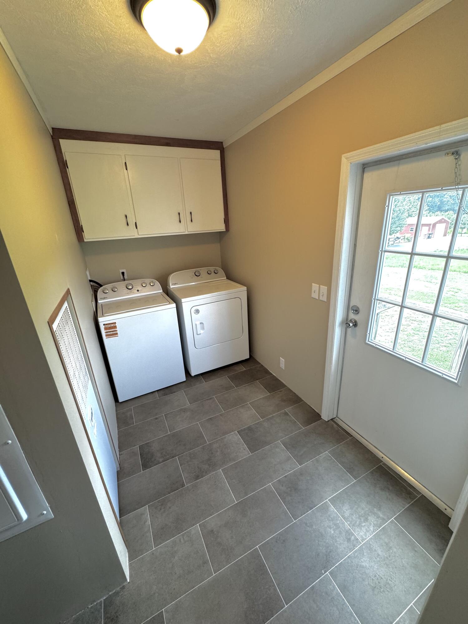 660 Steven Lane Property Photo 17