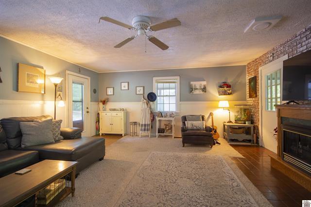 72 Holt Road Property Photo 4