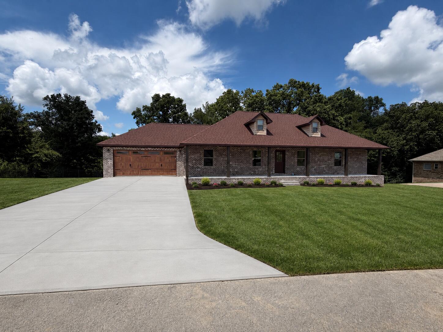 392 Madison Circle Property Photo 1