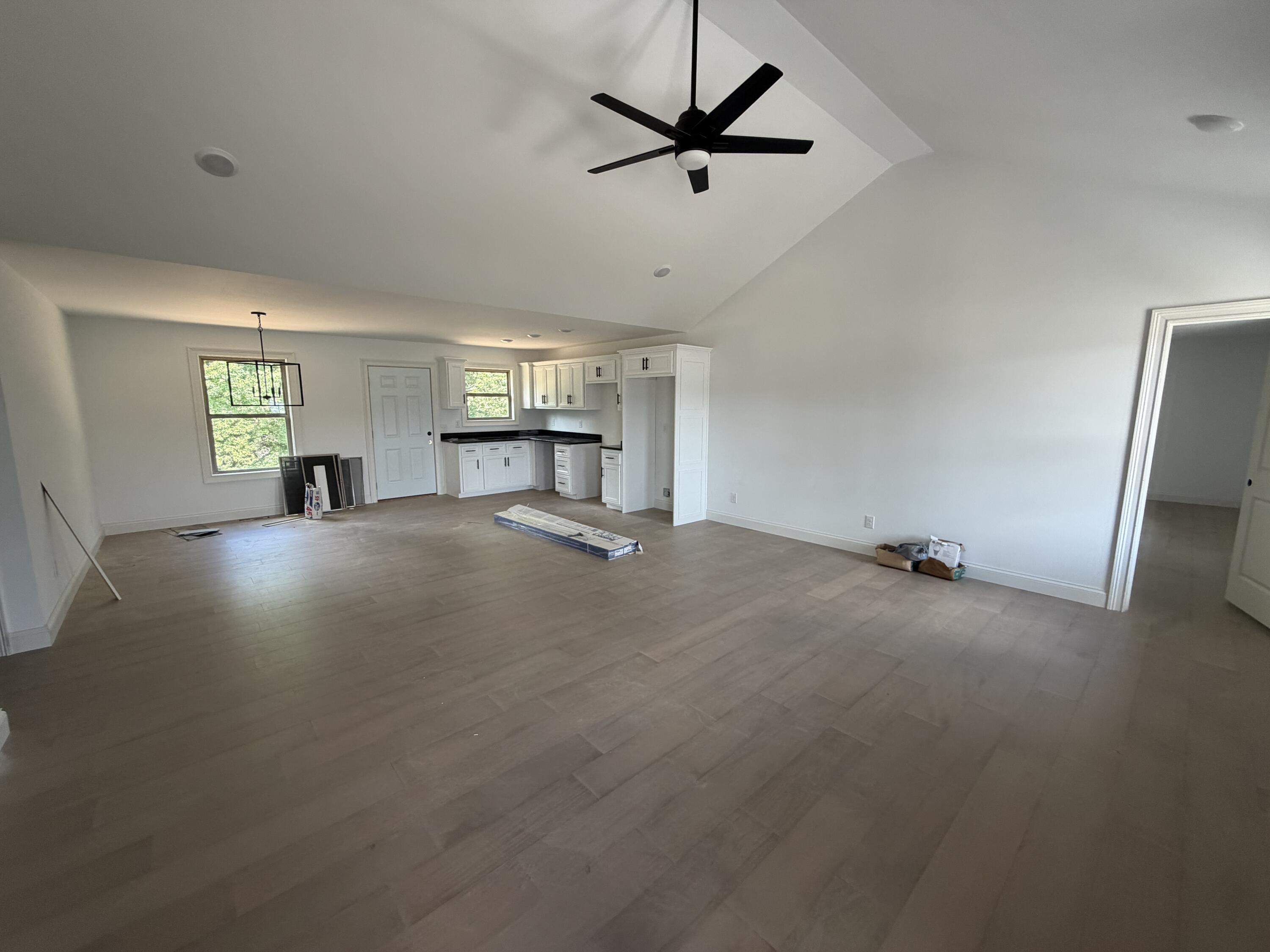 392 Madison Circle Property Photo 3