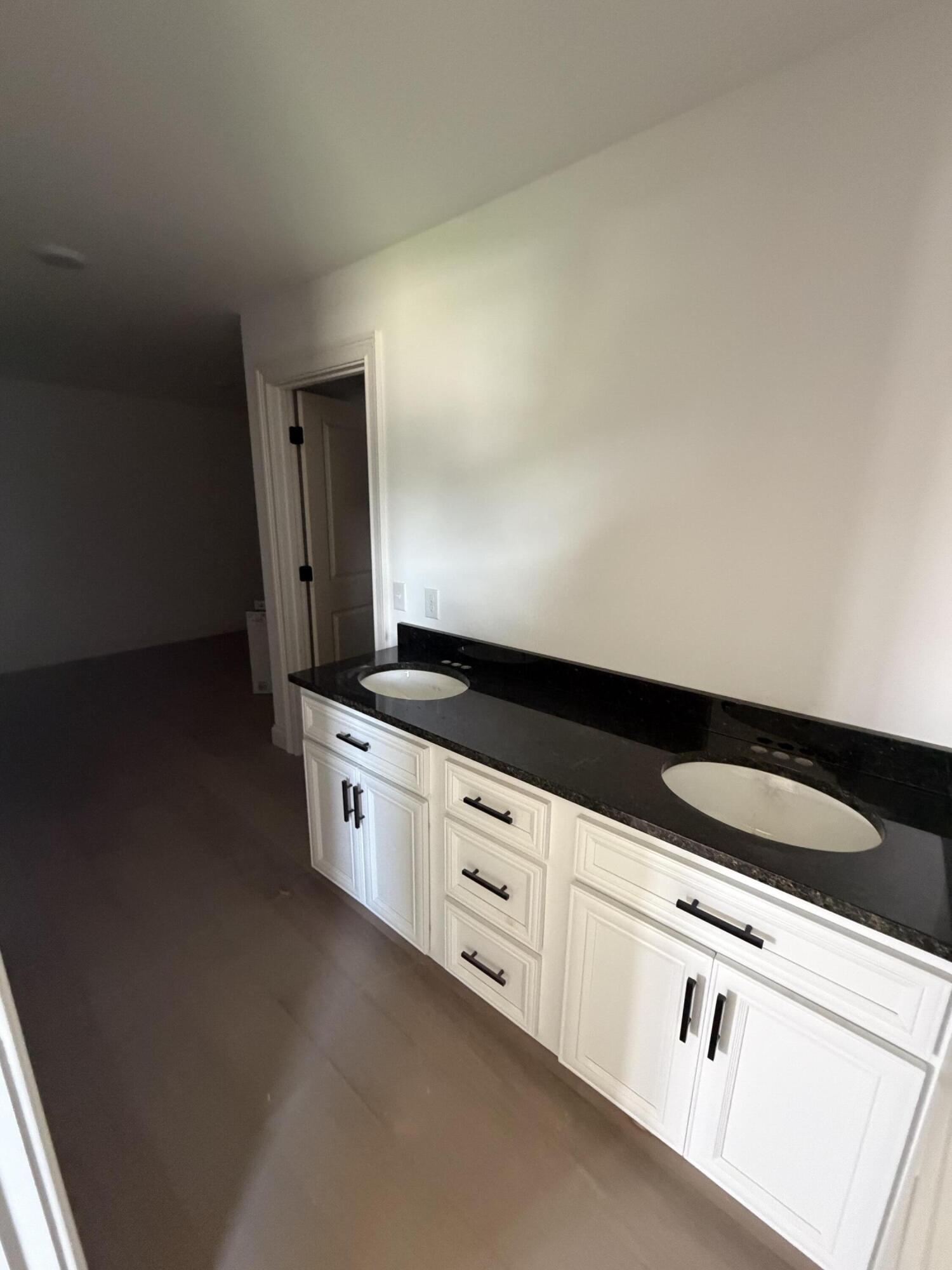 392 Madison Circle Property Photo 8