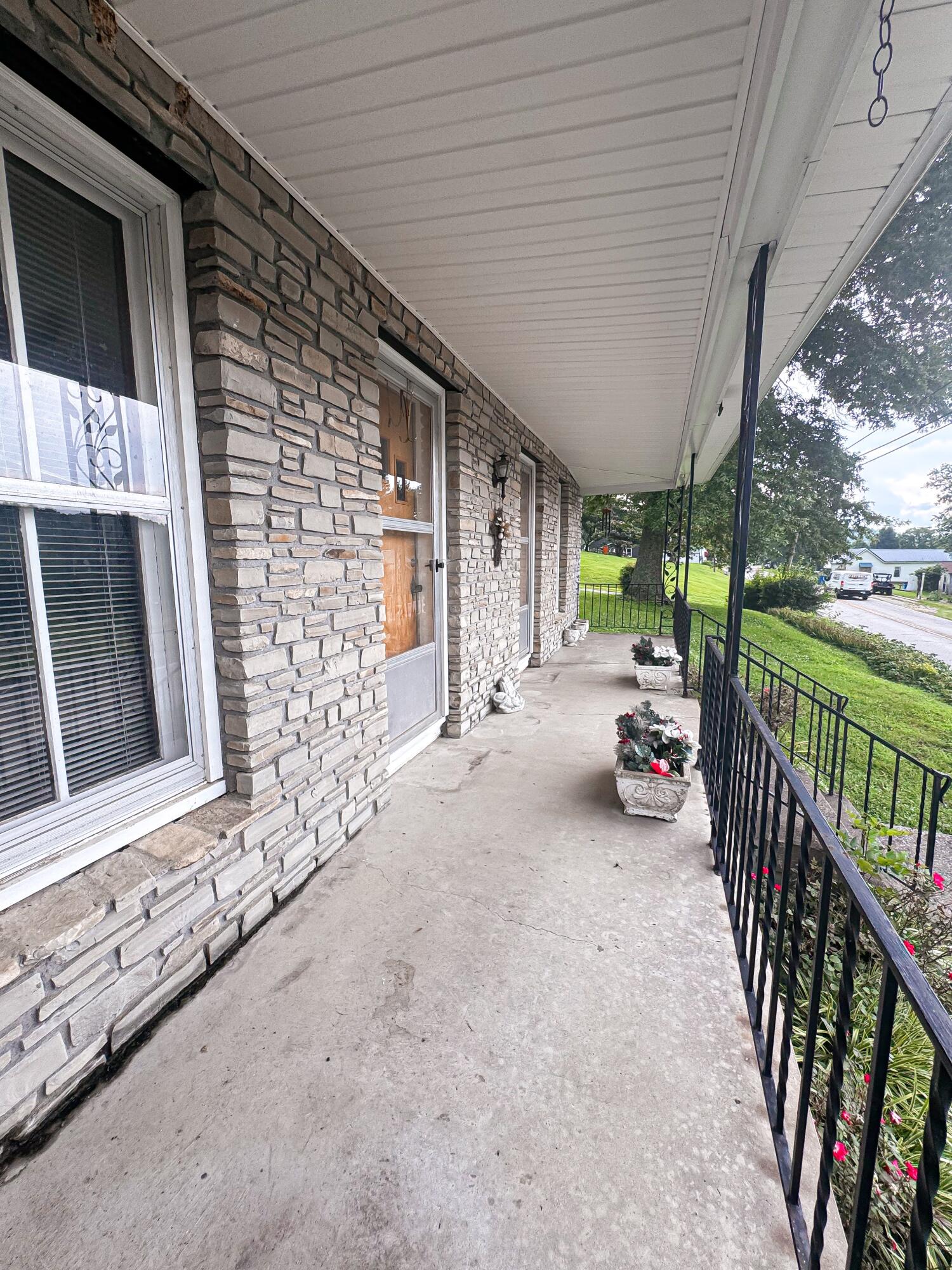 2970 Glensboro Road Property Photo 5