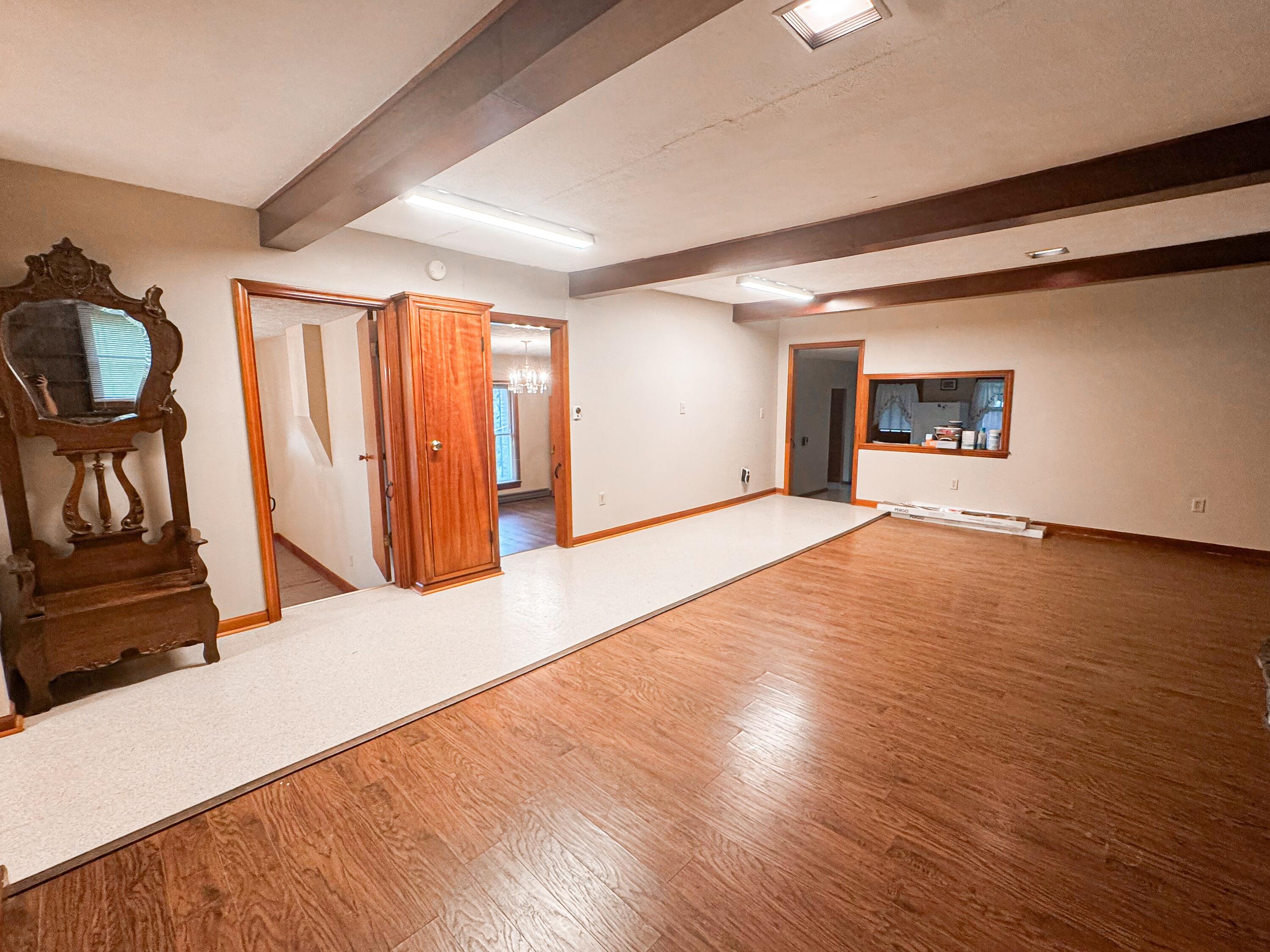2970 Glensboro Road Property Photo 7