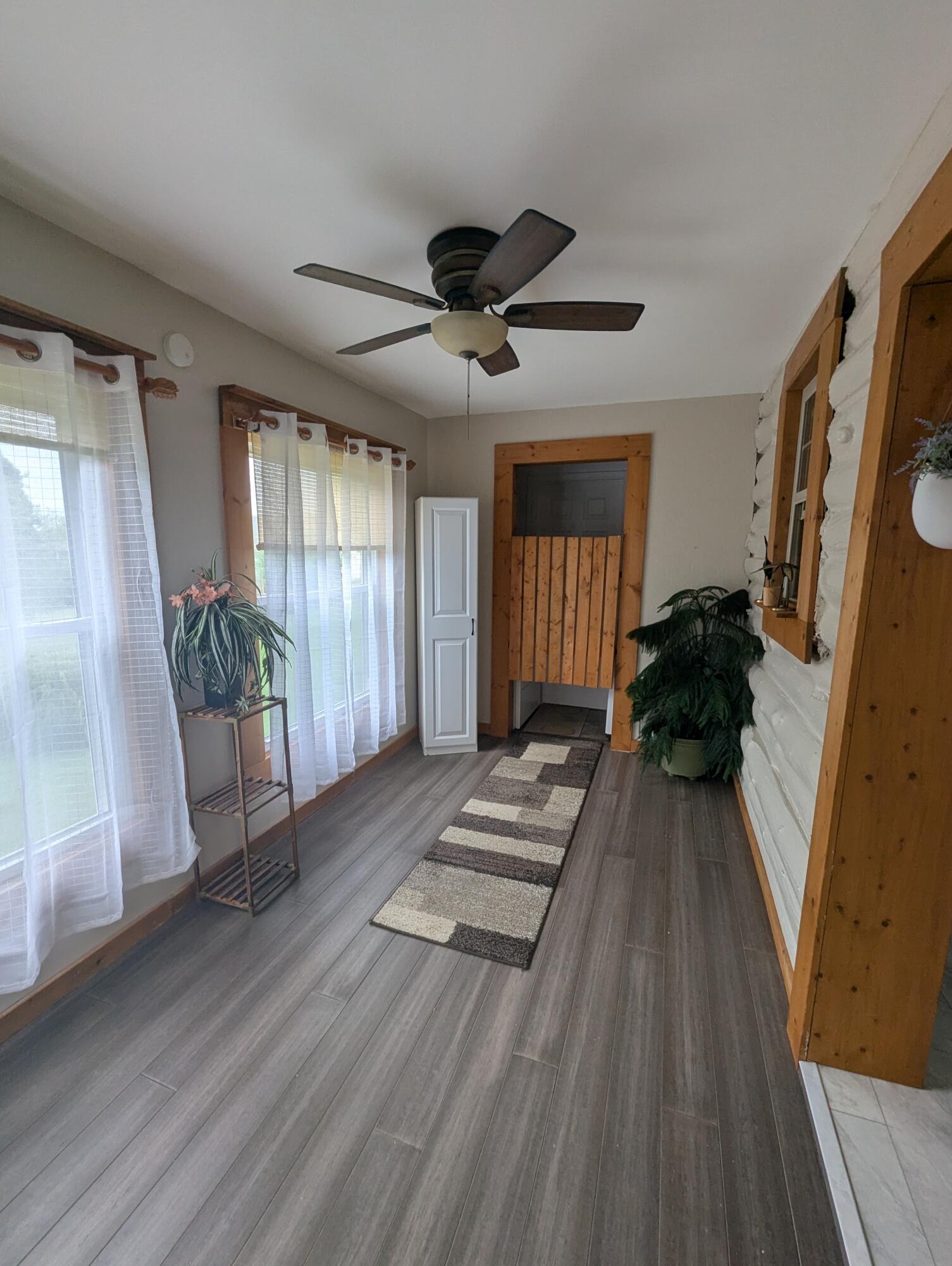 3107 E Hwy 552 Property Photo 6