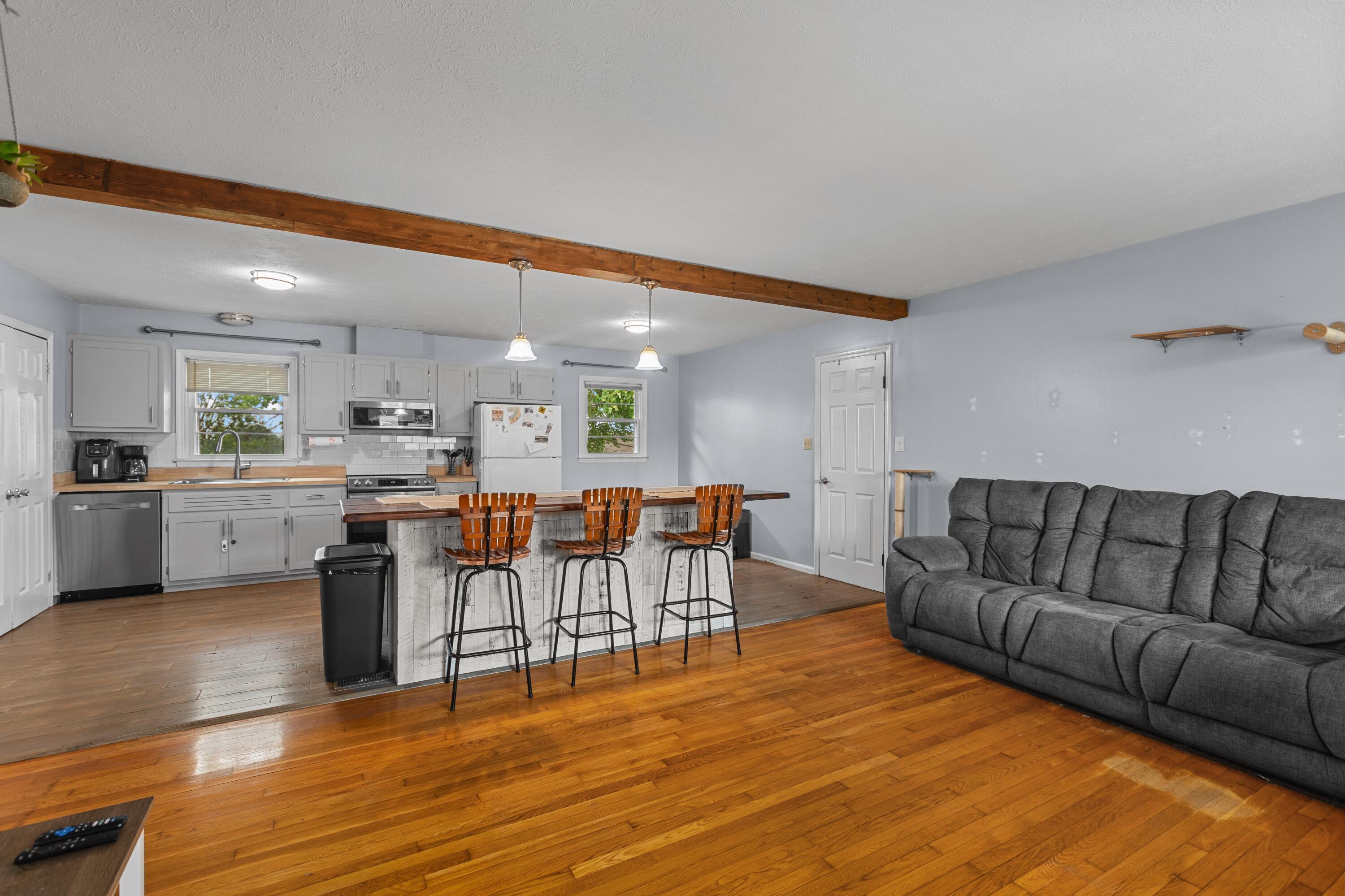 102 Rebecca Drive Property Photo 4