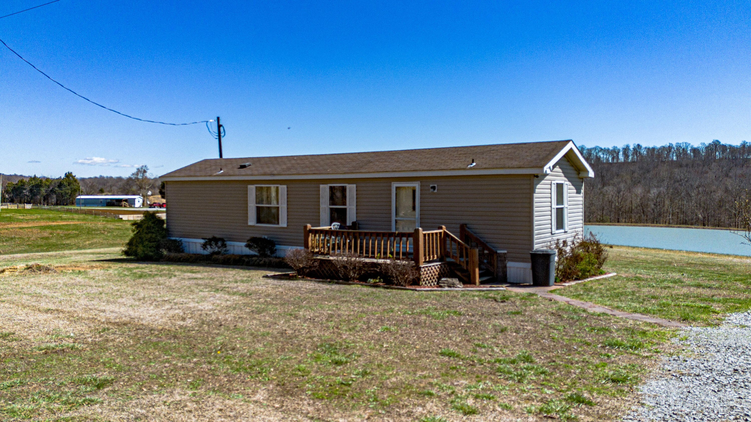 400 Jeff Clements Property Photo 18