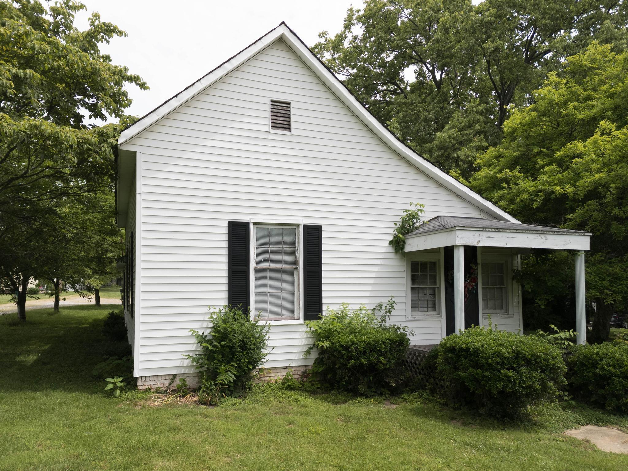 675 Winchester Road Property Photo 5