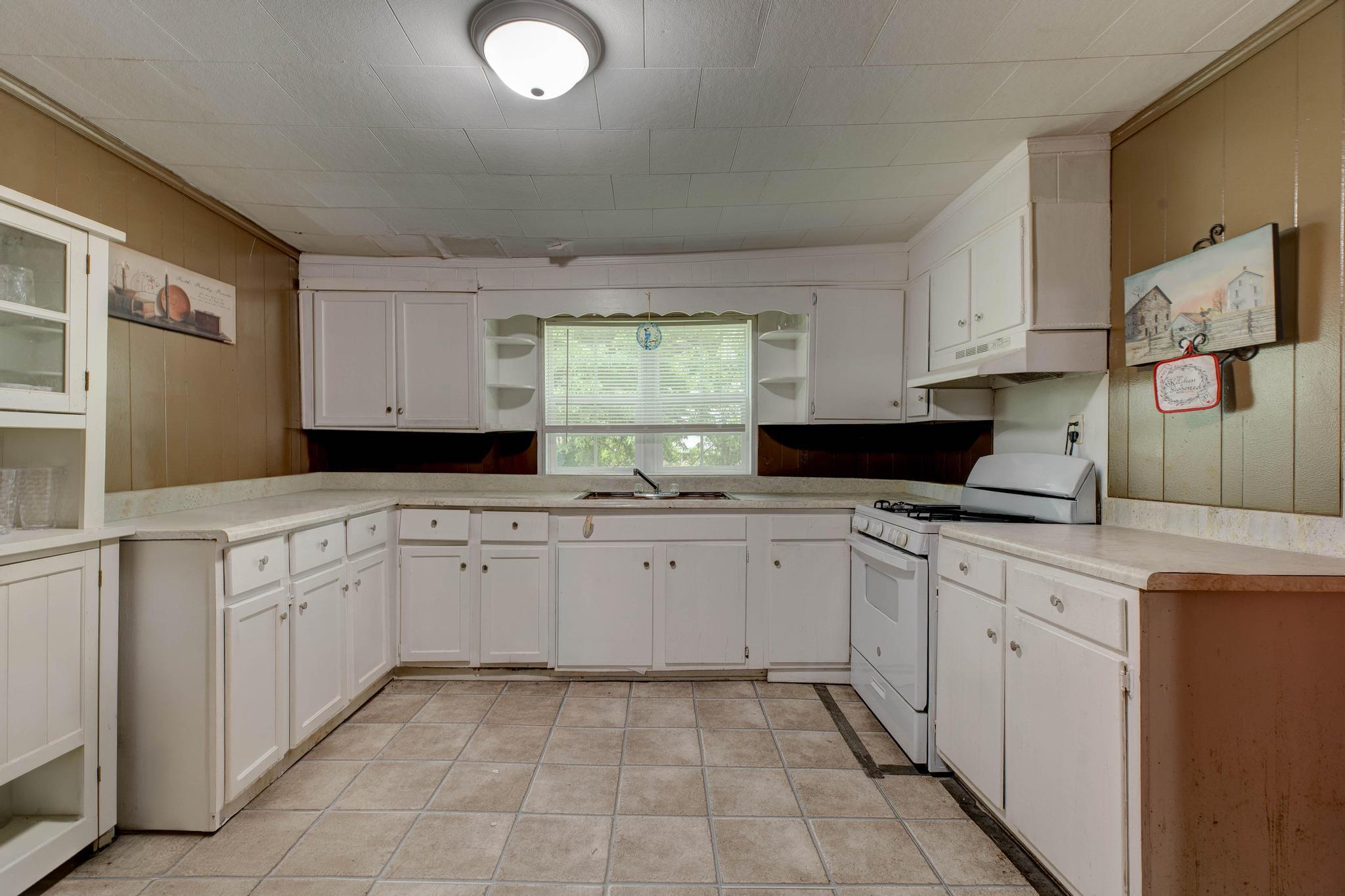 675 Winchester Road Property Photo 14