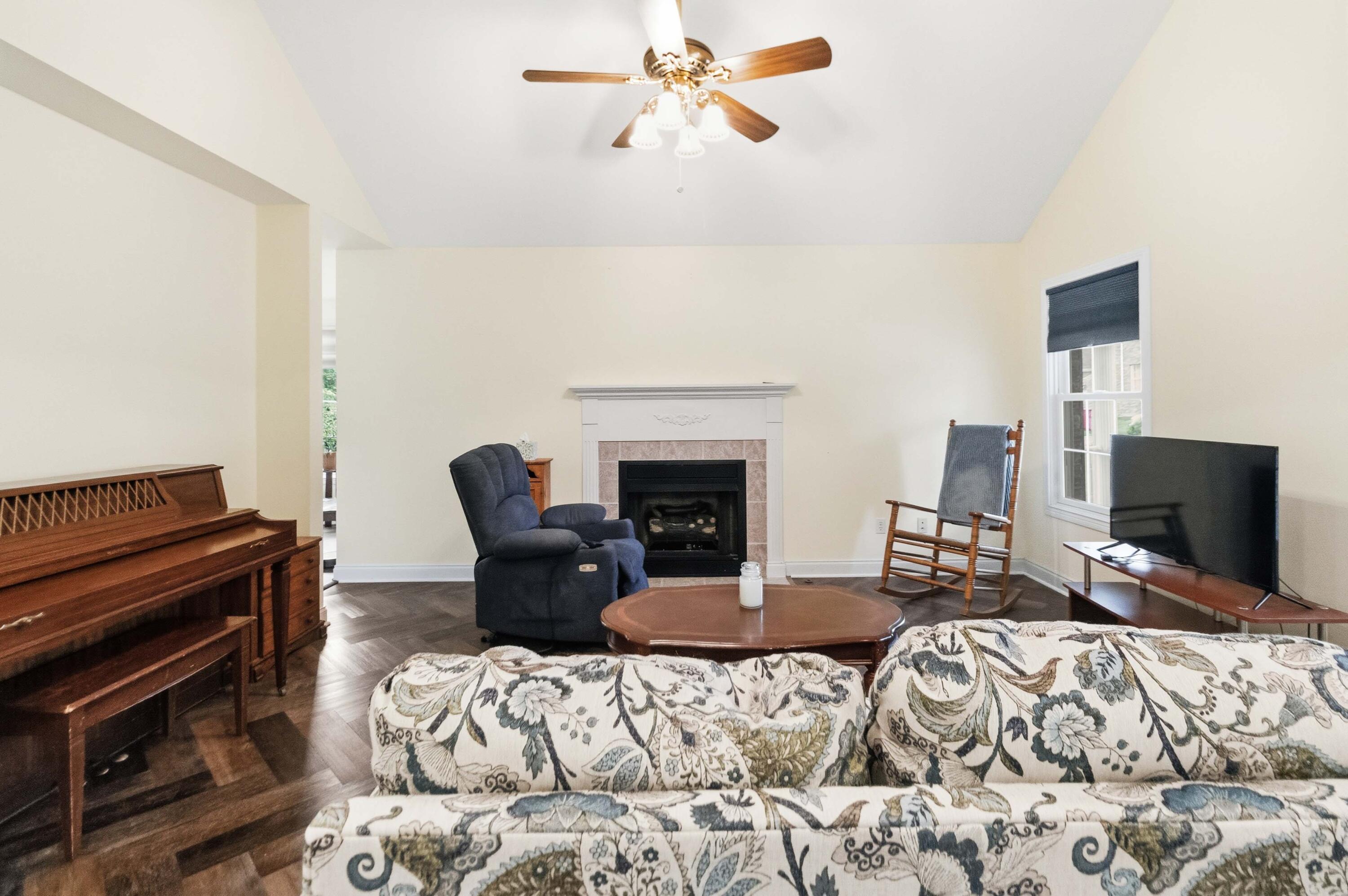 1043 Burnell Drive Property Photo 13