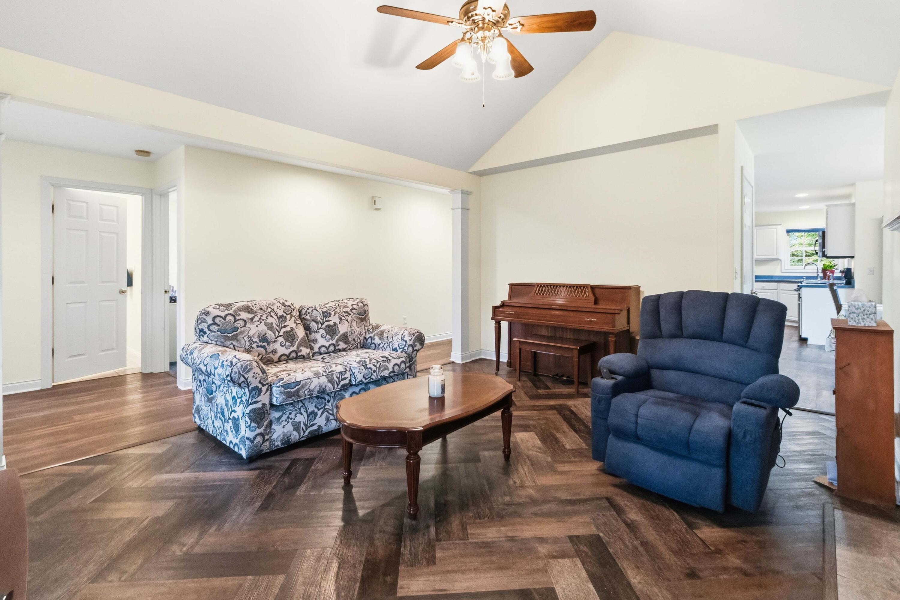 1043 Burnell Drive Property Photo 15