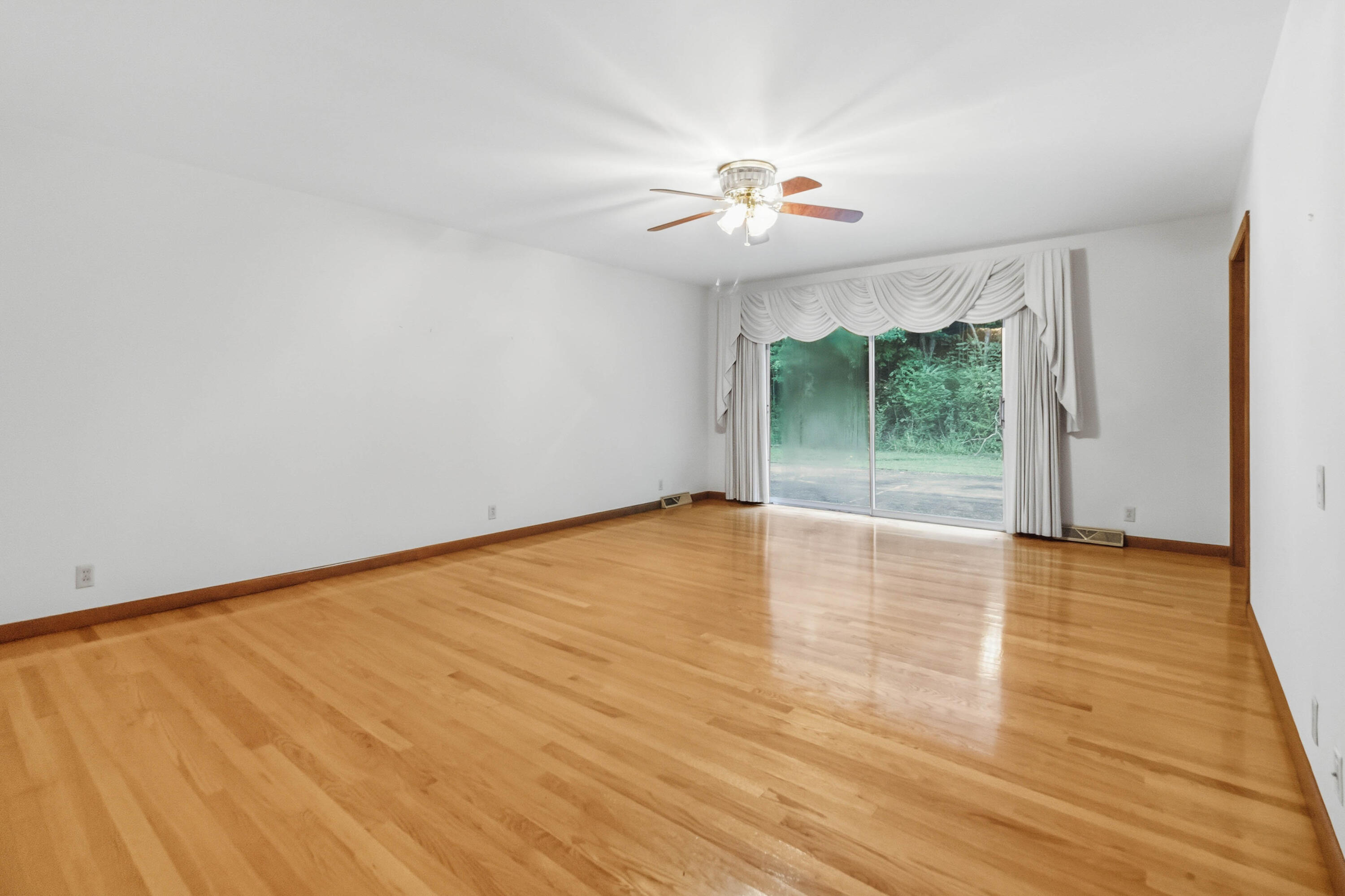 903 W 7th Street Property Photo 24