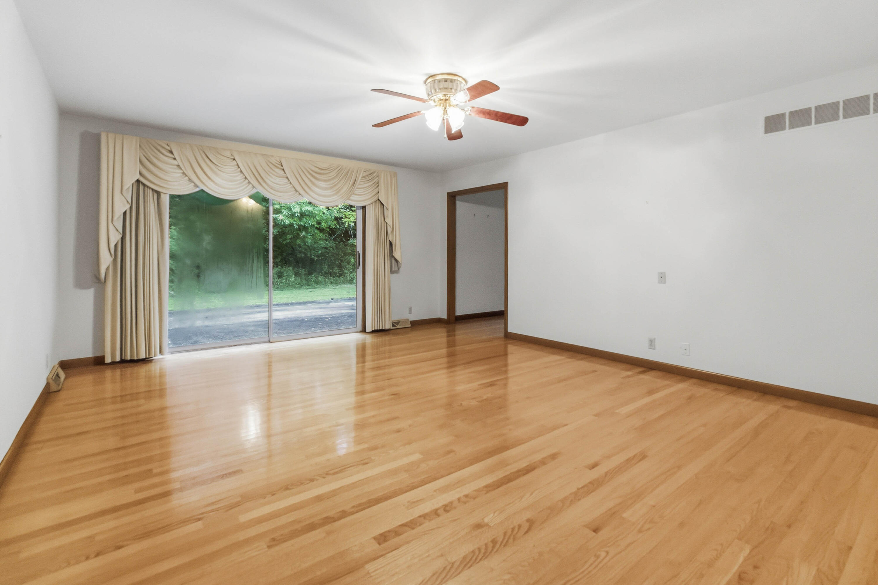 903 W 7th Street Property Photo 26
