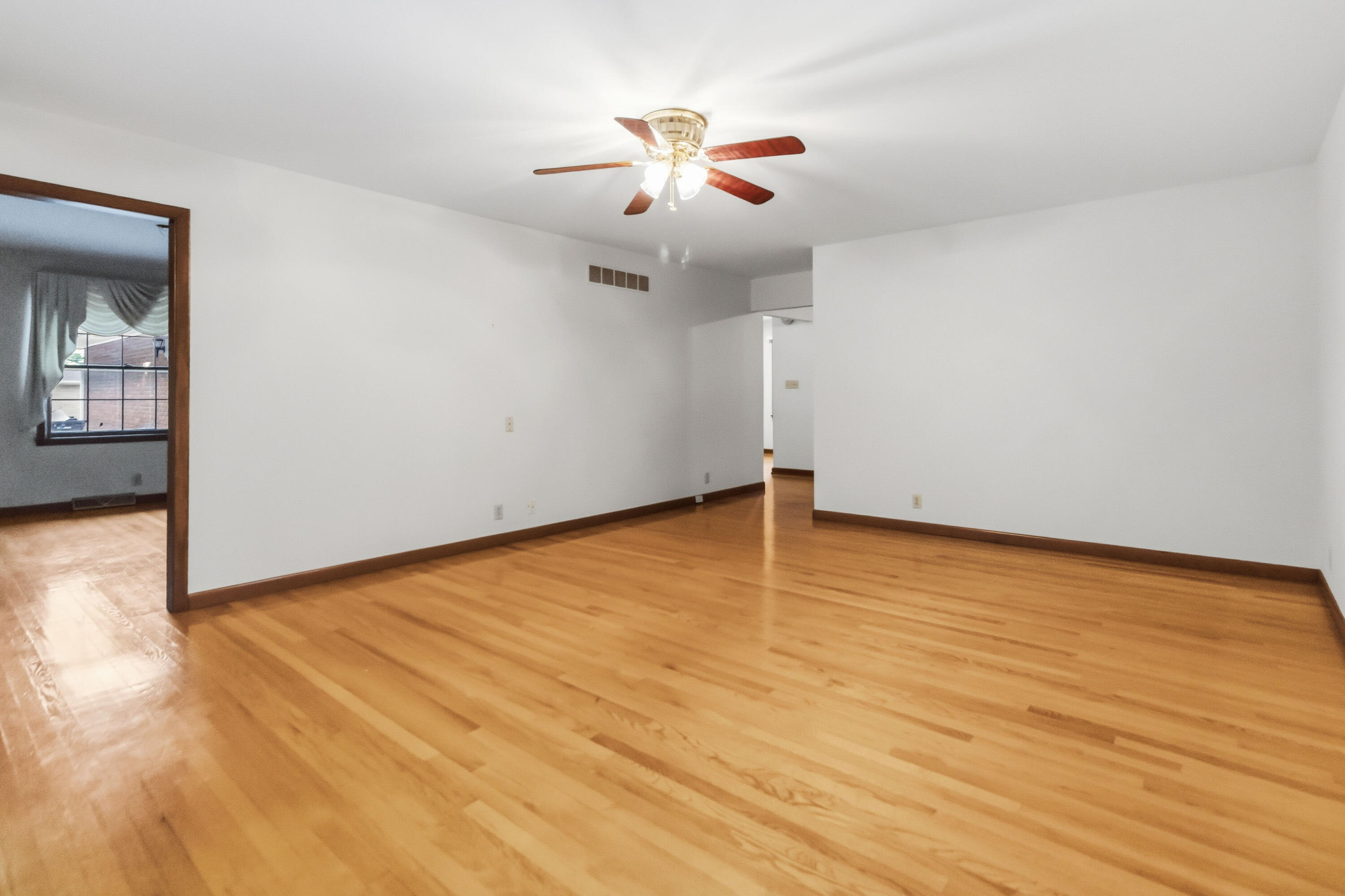 903 W 7th Street Property Photo 27