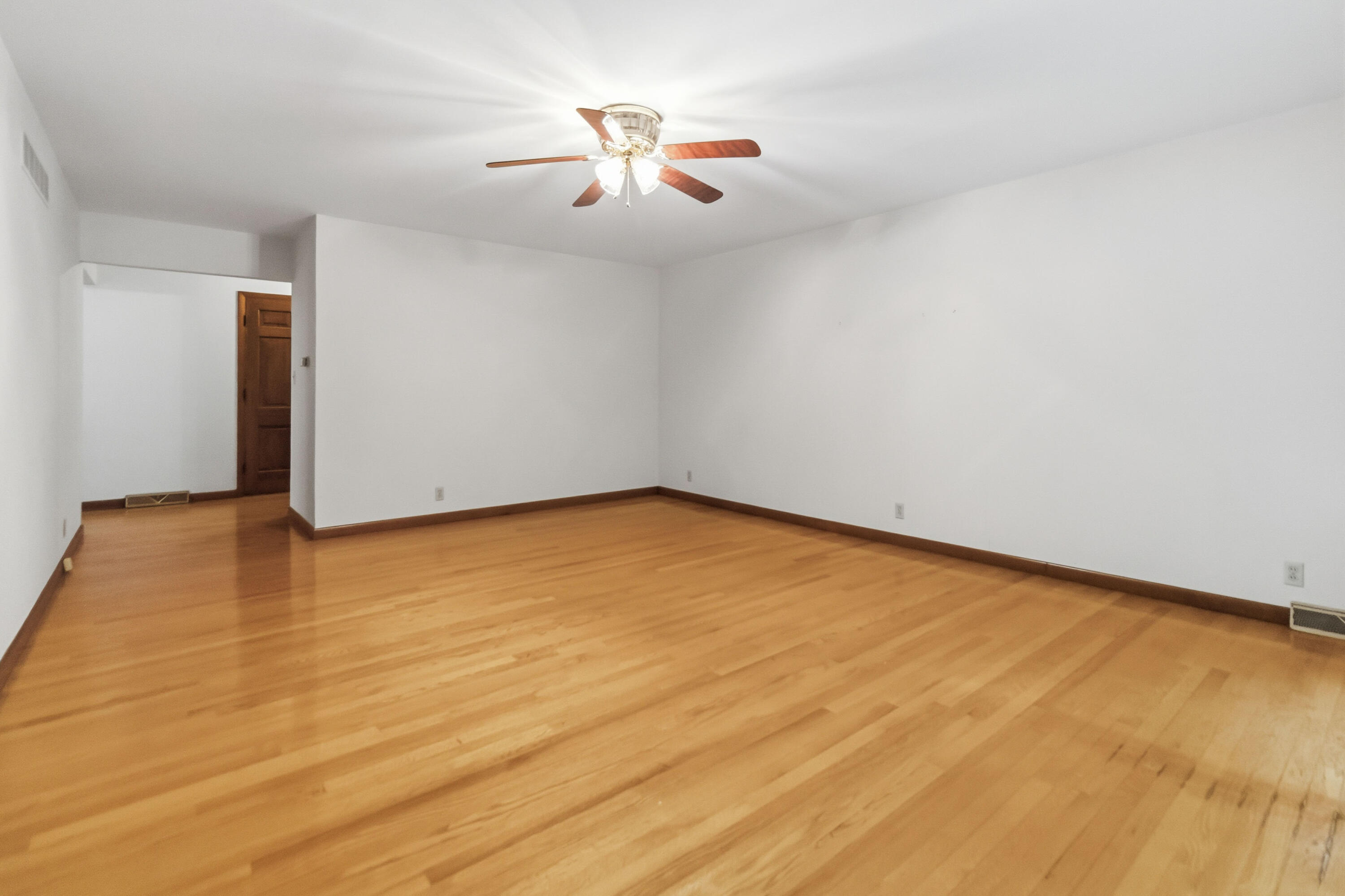 903 W 7th Street Property Photo 28
