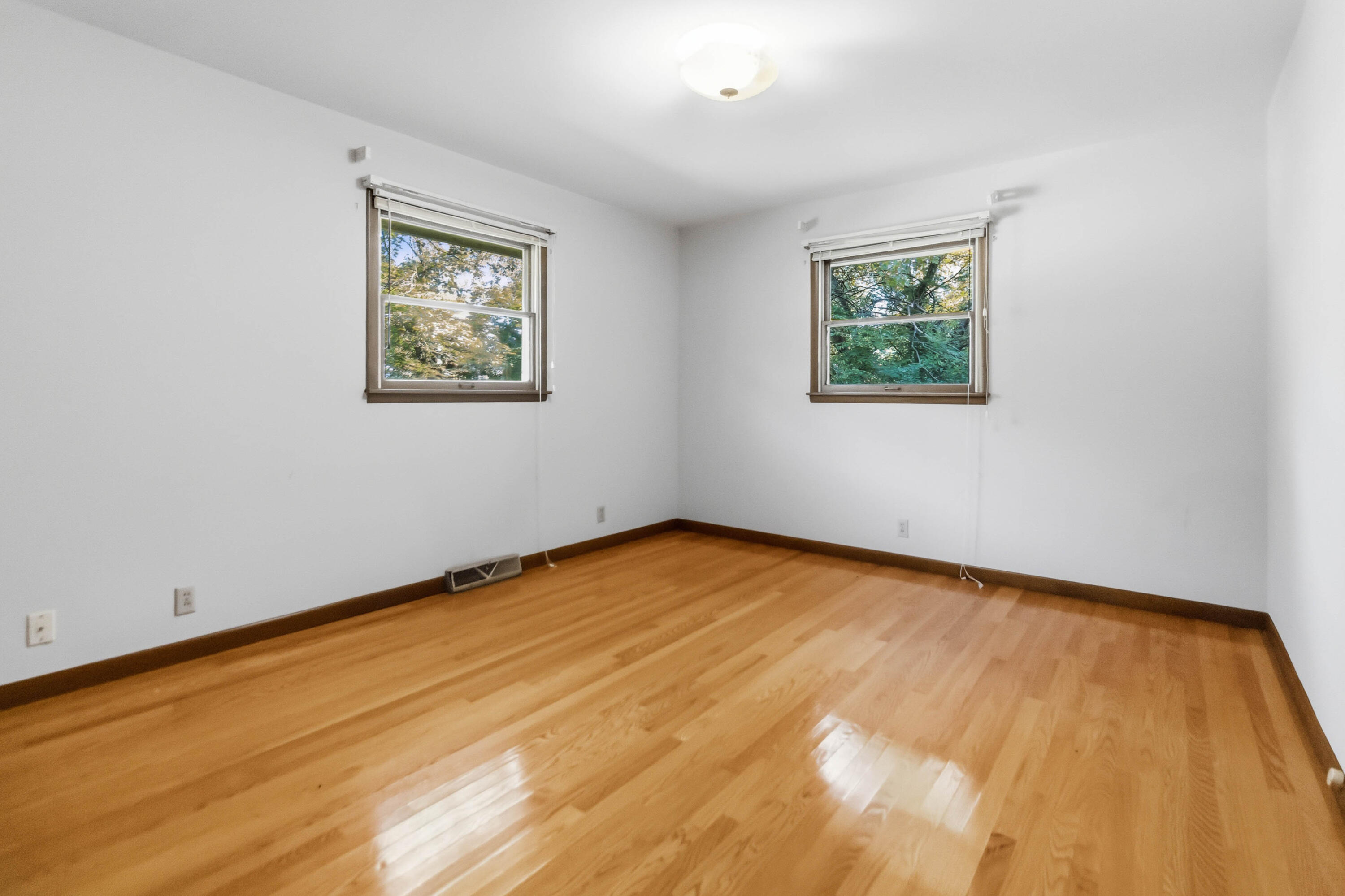 903 W 7th Street Property Photo 33