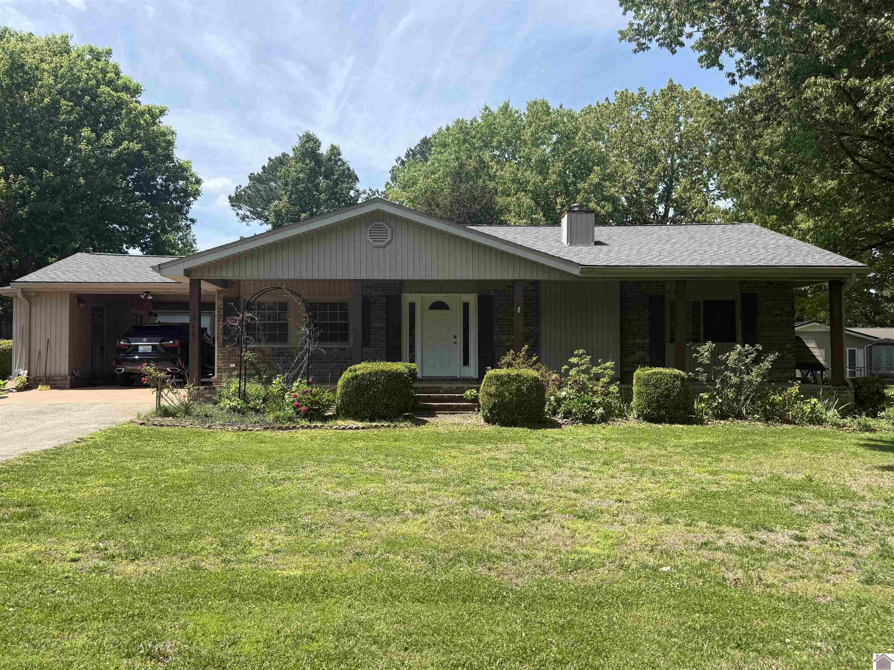 1366 Scottsdale Drive Property Photo 1