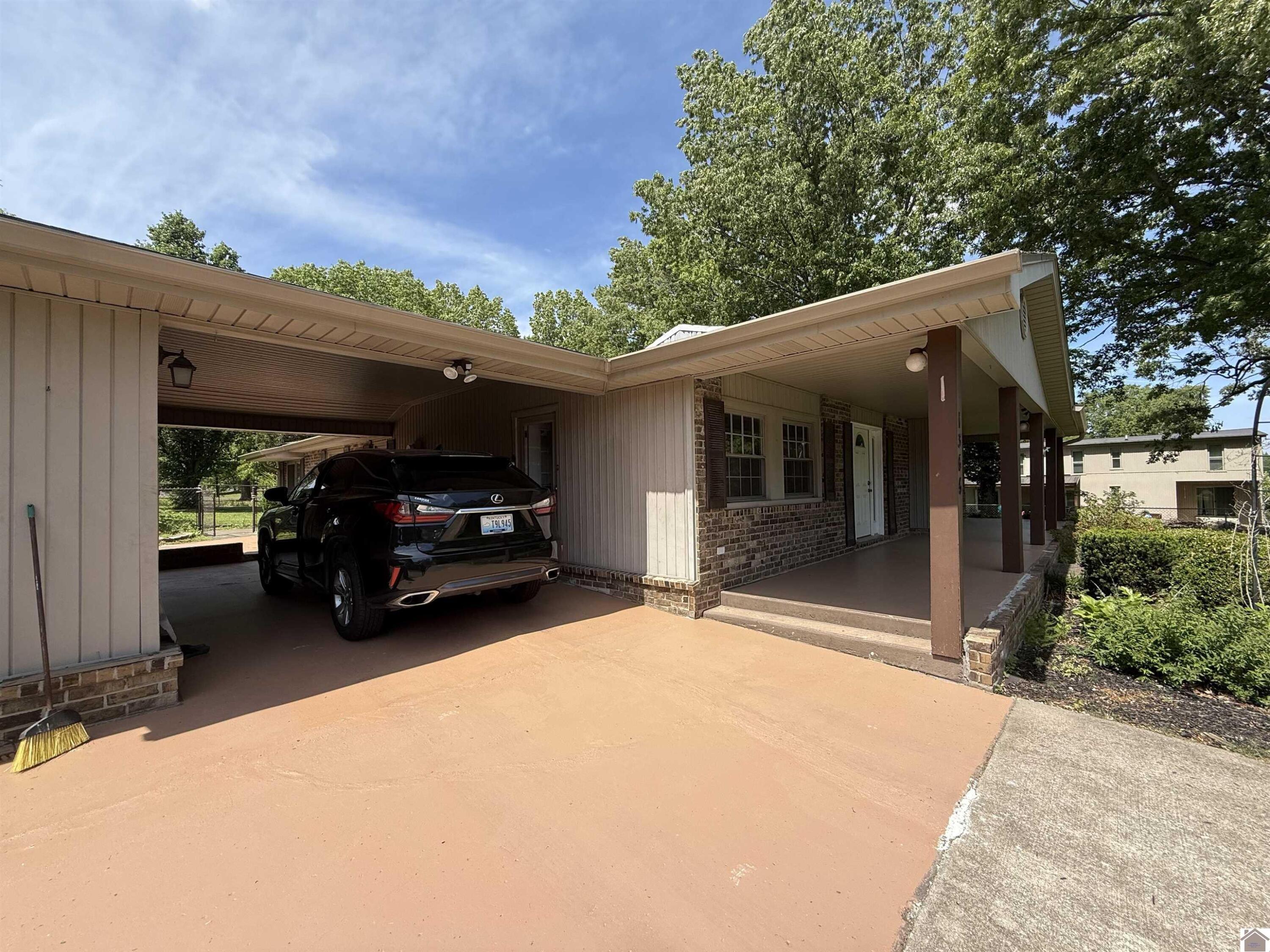 1366 Scottsdale Drive Property Photo 5